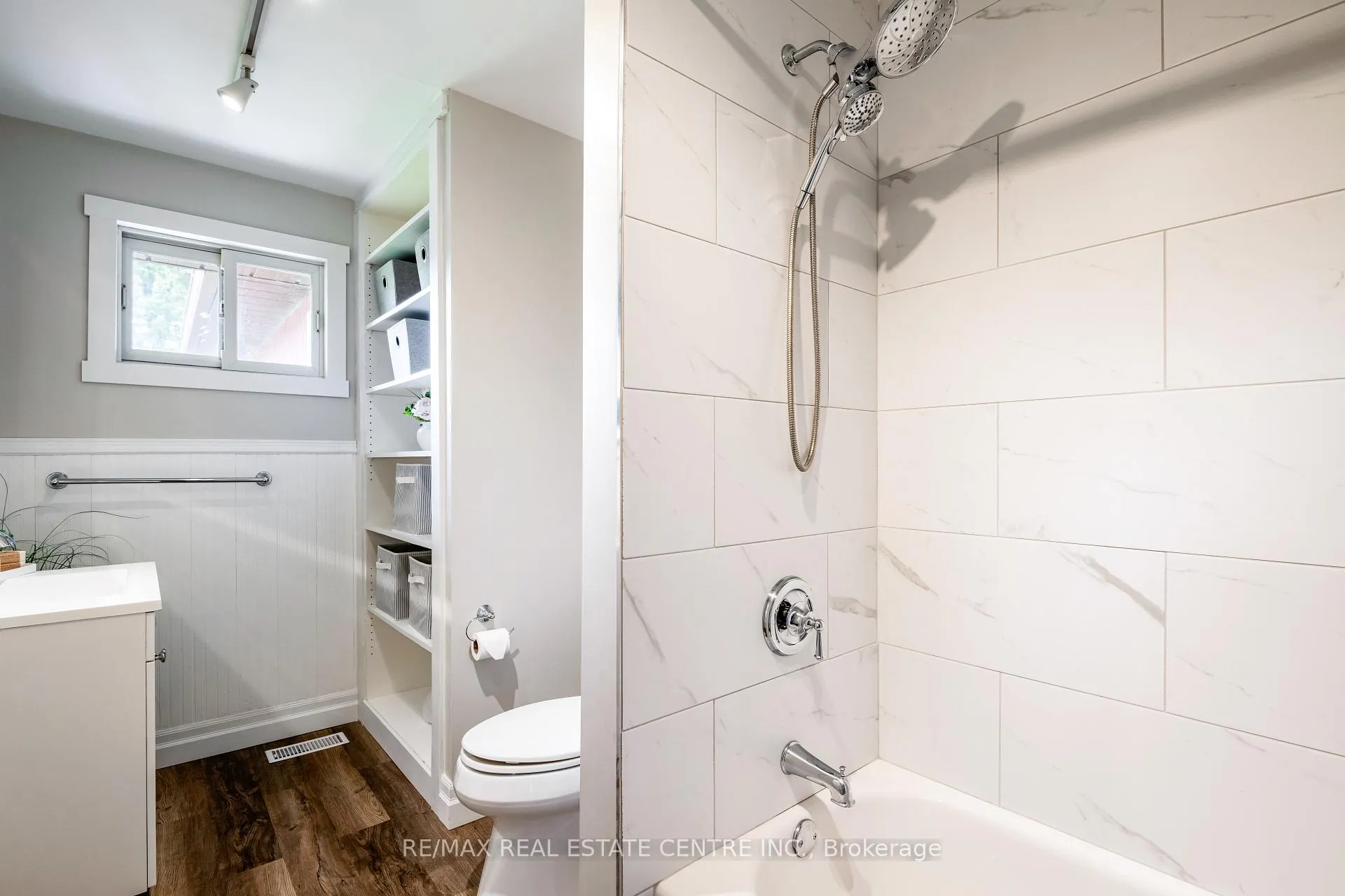 Photo 23 of 188 Lakeshore Road E, Blue Mountains — HOMEH