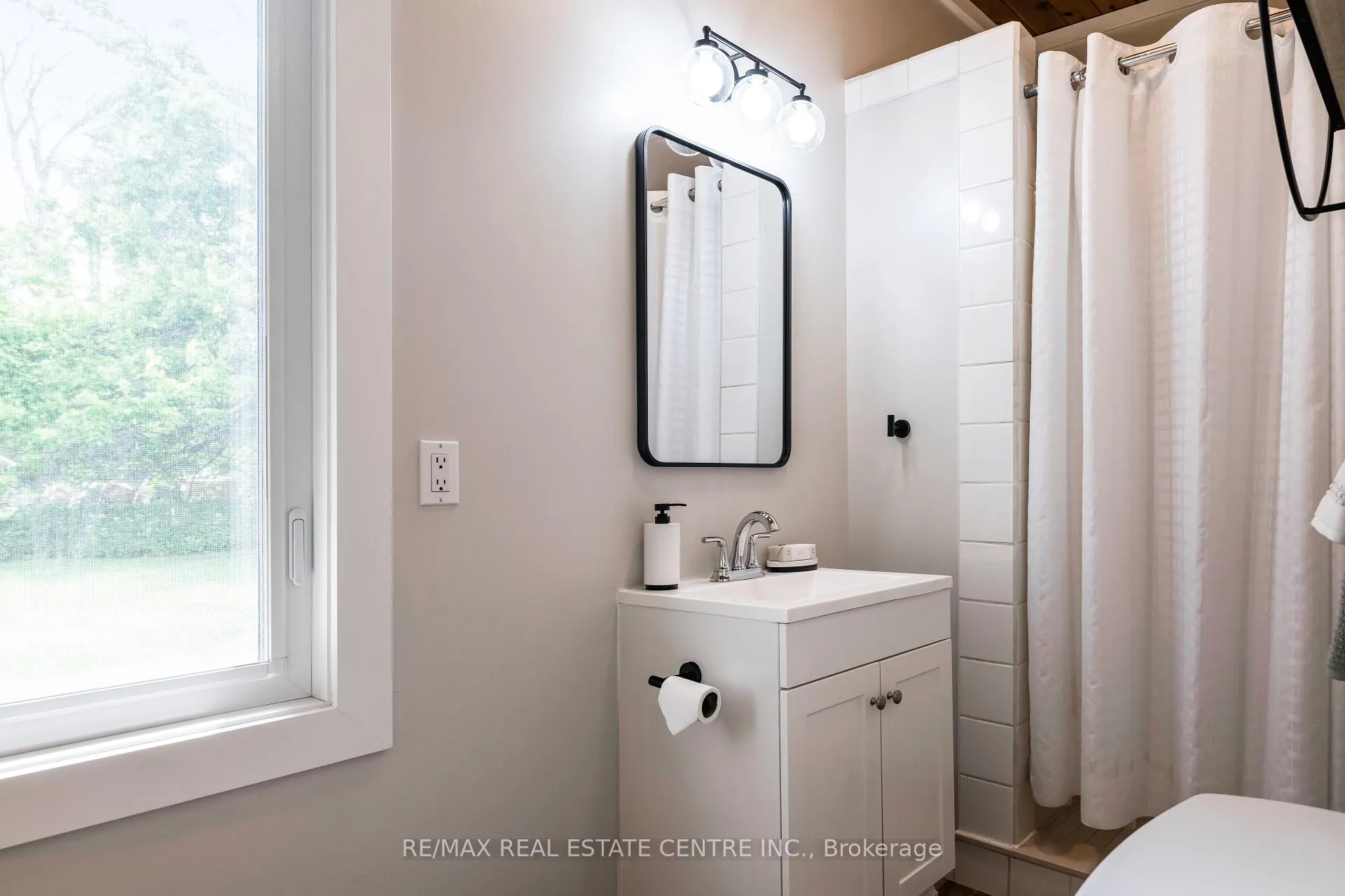 Photo 26 of 188 Lakeshore Road E, Blue Mountains — HOMEH