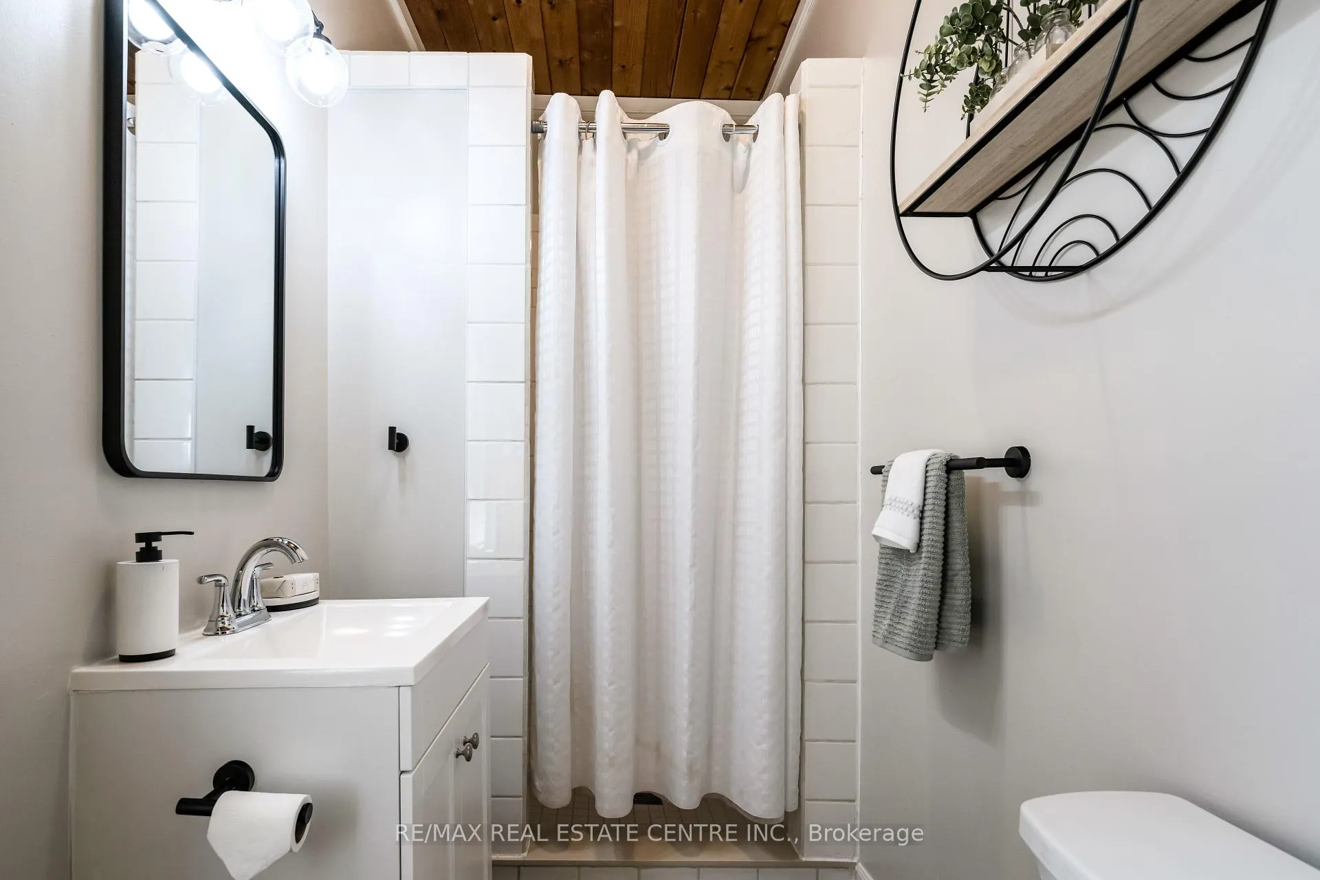 Photo 27 of 188 Lakeshore Road E, Blue Mountains — HOMEH