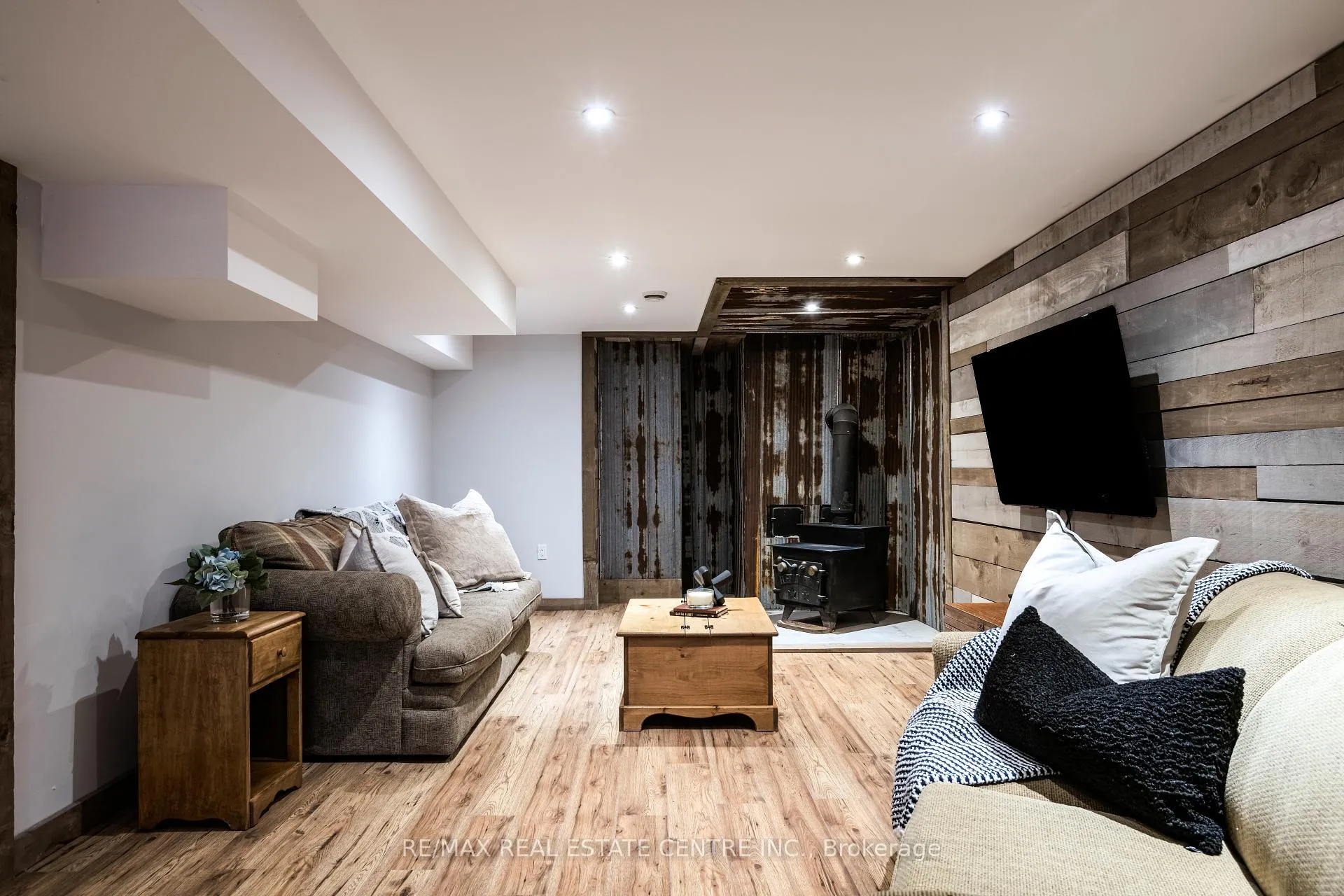 Photo 30 of 188 Lakeshore Road E, Blue Mountains — HOMEH