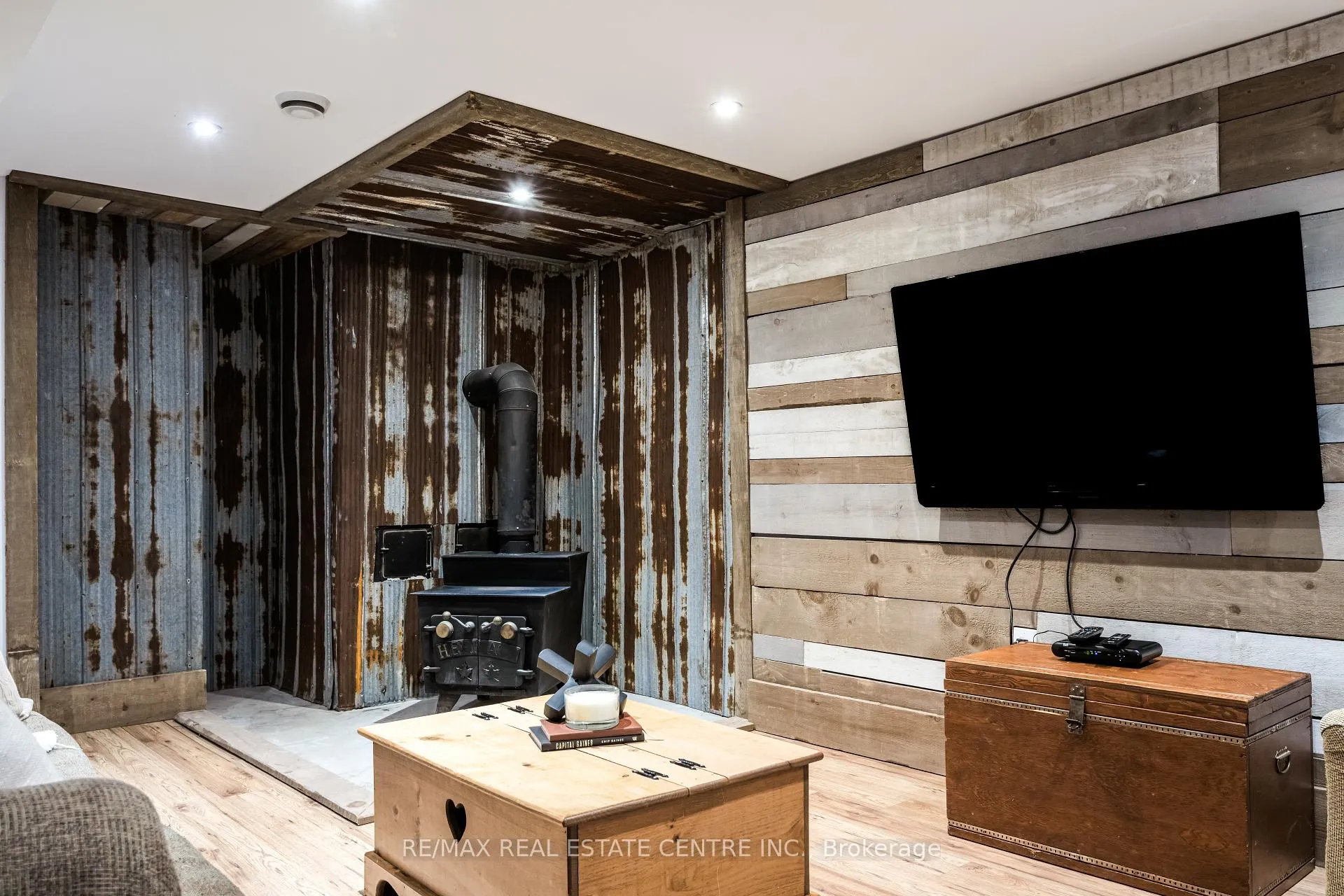 Photo 31 of 188 Lakeshore Road E, Blue Mountains — HOMEH