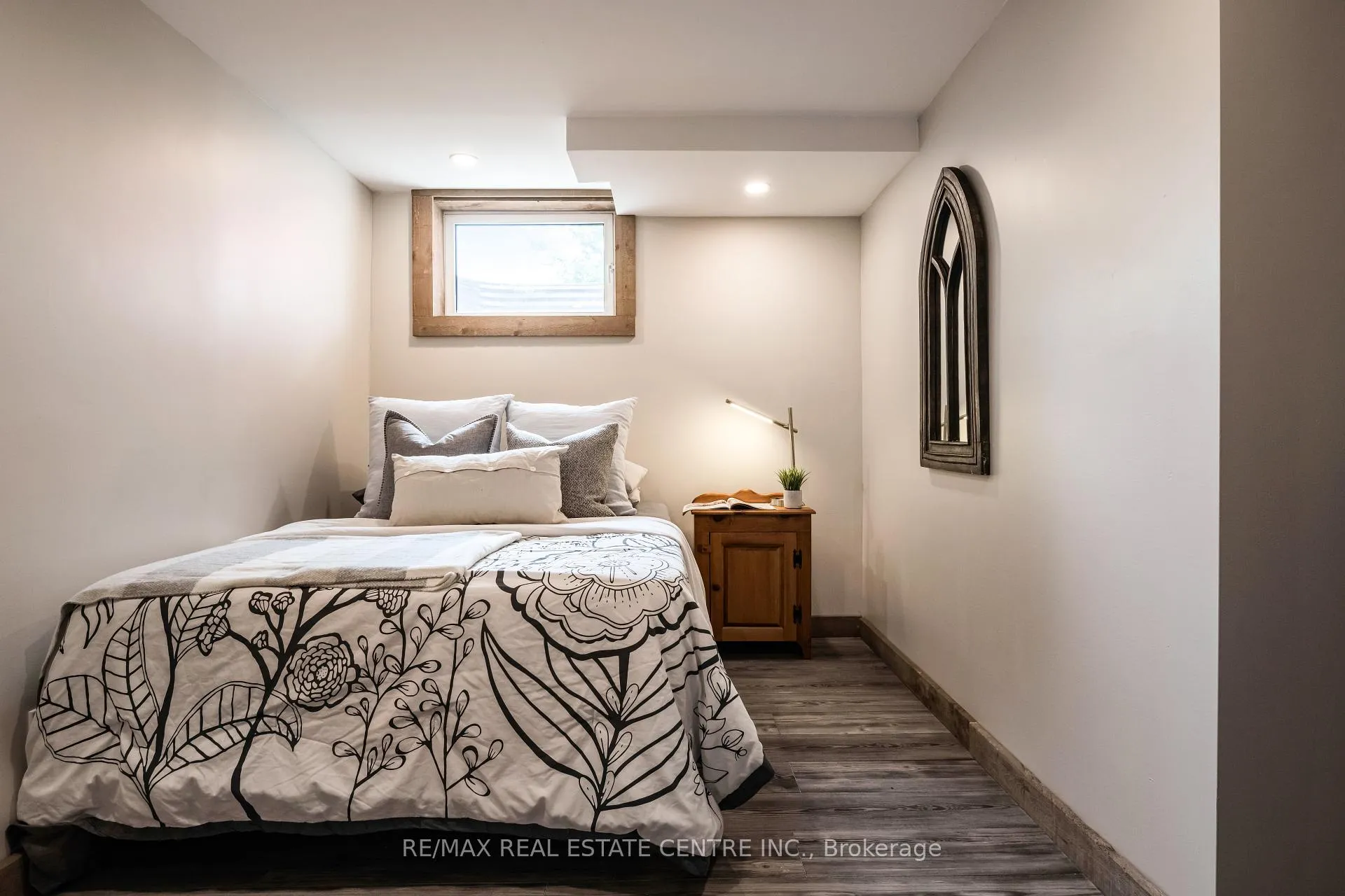 Photo 33 of 188 Lakeshore Road E, Blue Mountains — HOMEH