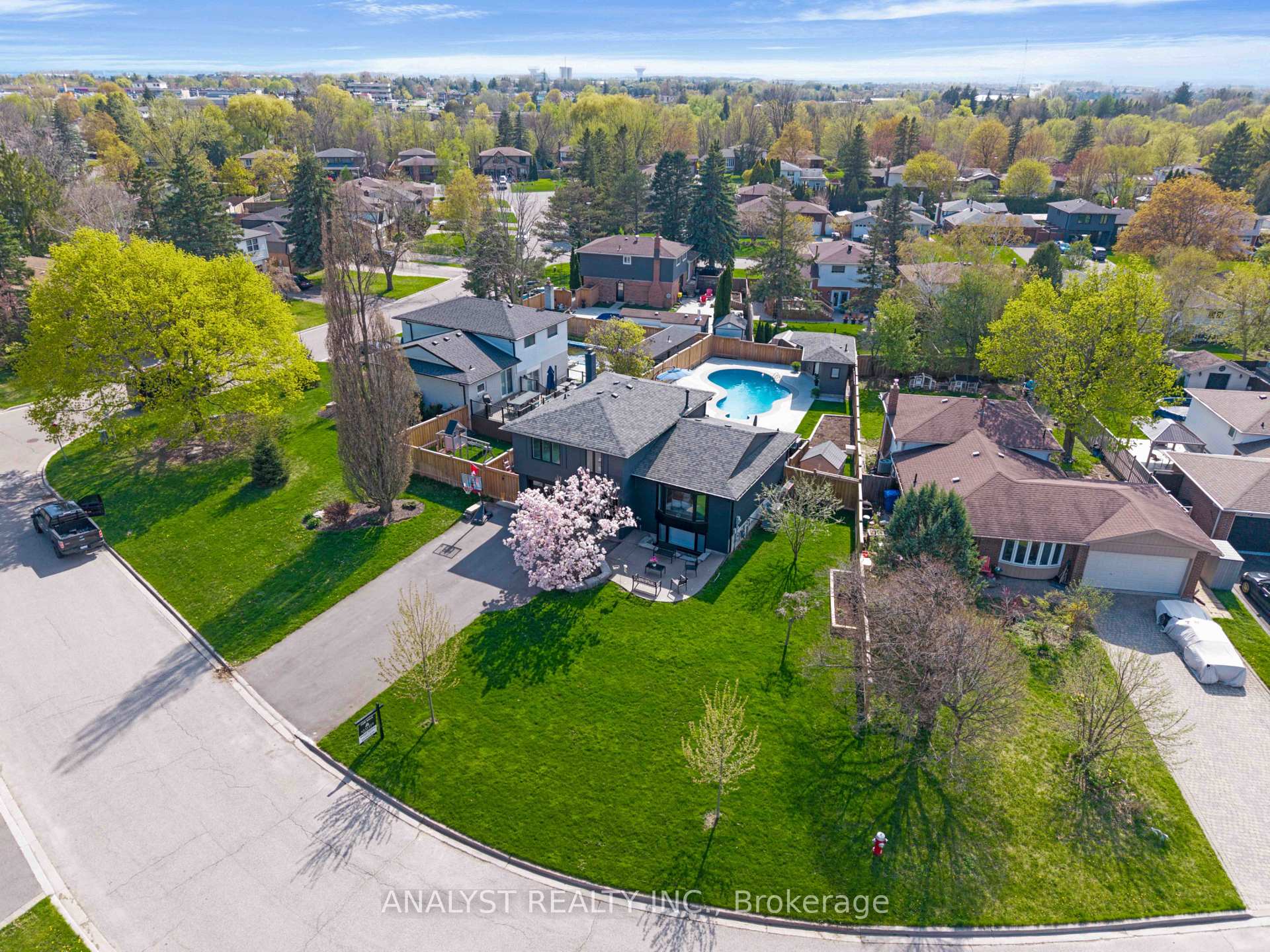 Photo 1 of 285 Glenwood Crescent, Caledon, Bolton East — HOMEH