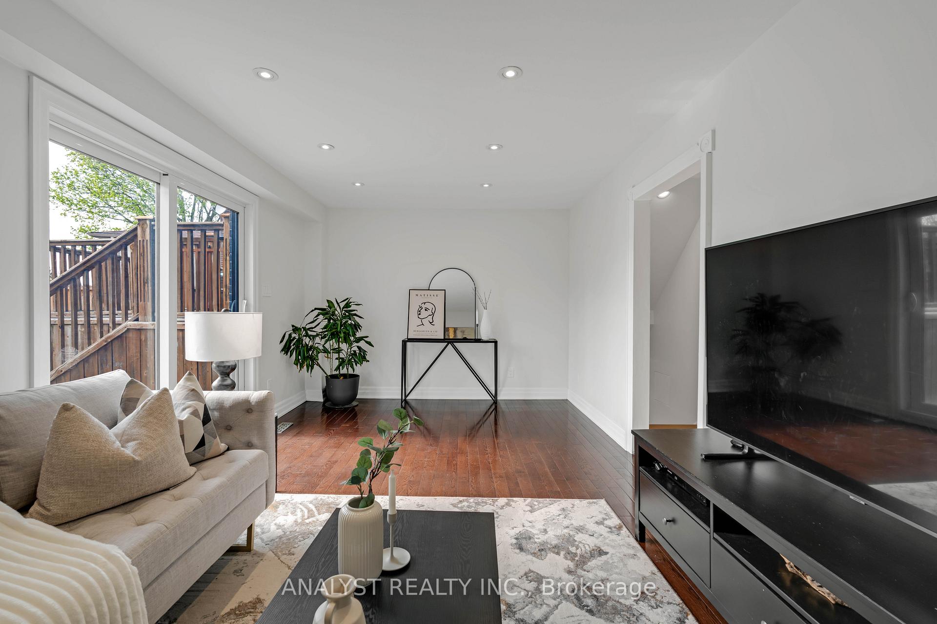Photo 7 of 285 Glenwood Crescent, Caledon, Bolton East — HOMEH