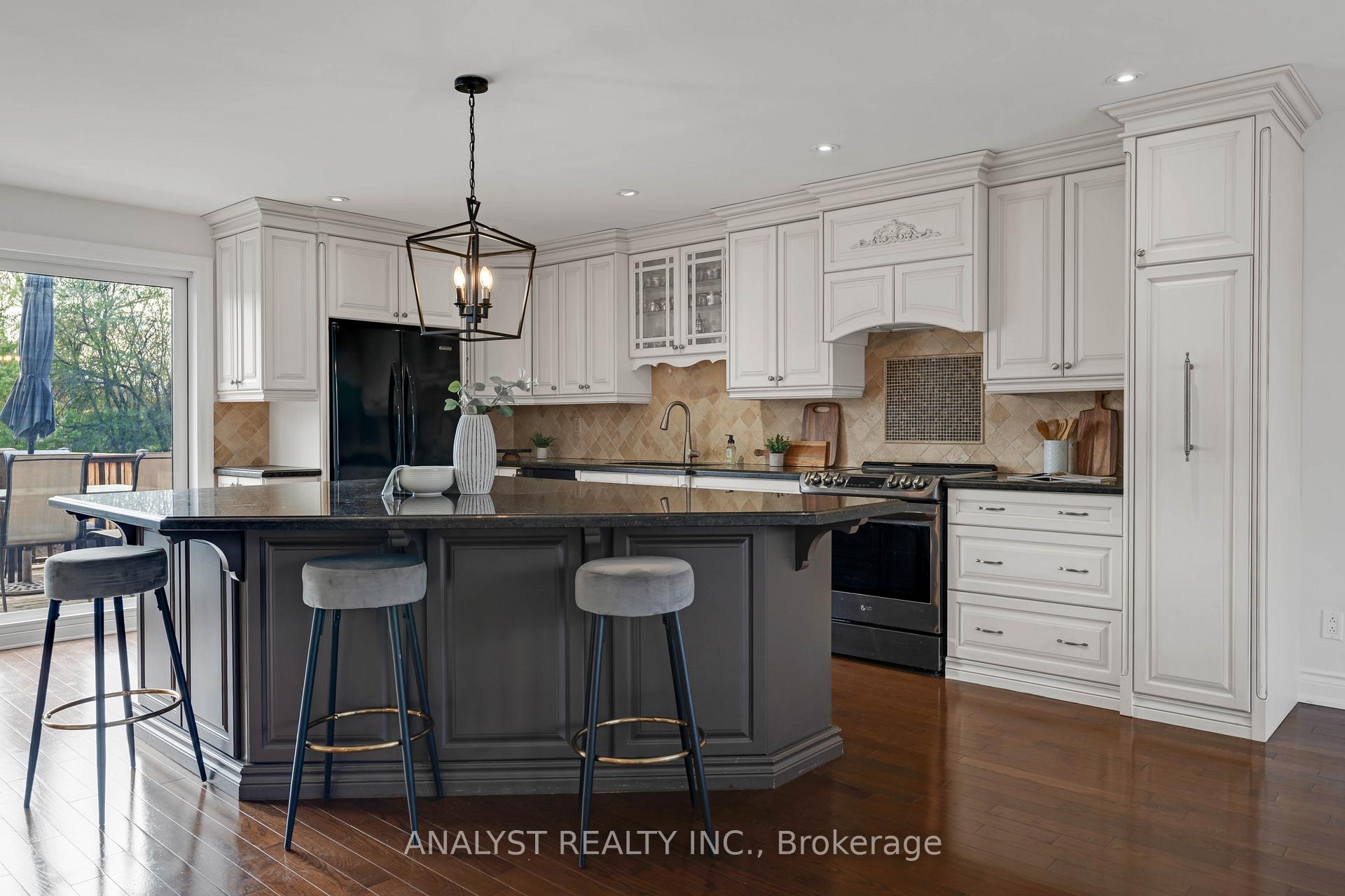 Photo 9 of 285 Glenwood Crescent, Caledon, Bolton East — HOMEH
