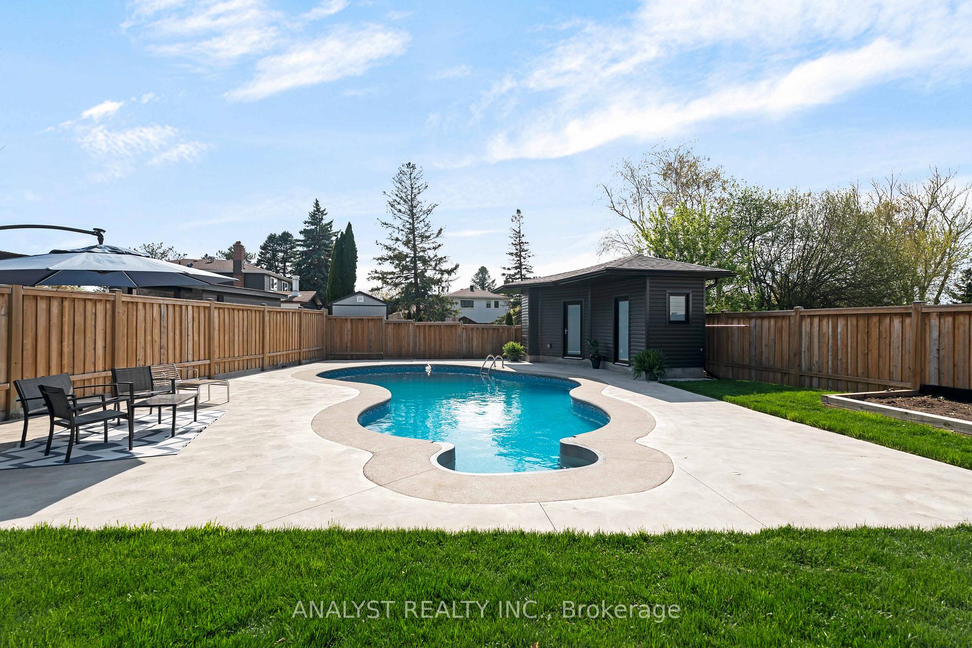 Photo 25 of 285 Glenwood Crescent, Caledon, Bolton East — HOMEH