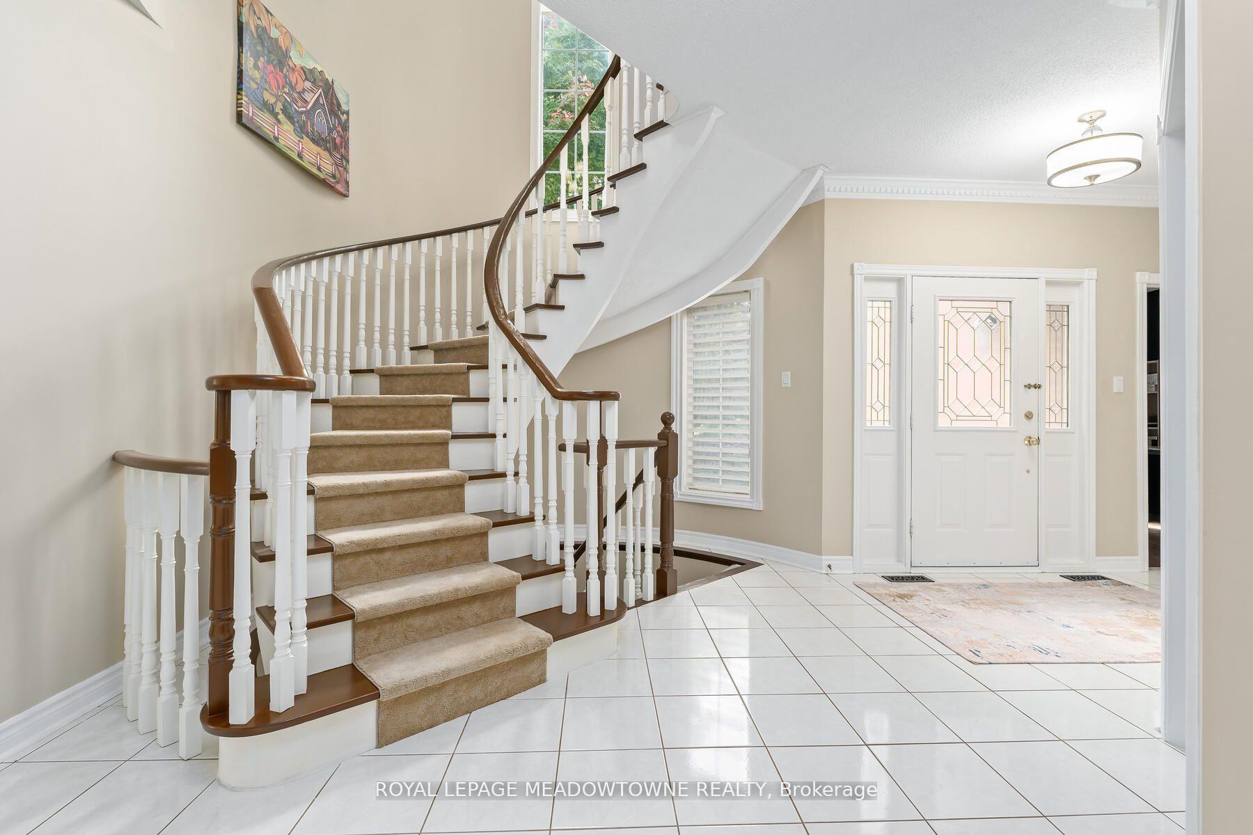 Photo 5 of 3 Meagan Drive, Halton Hills, Glen Williams — HOMEH