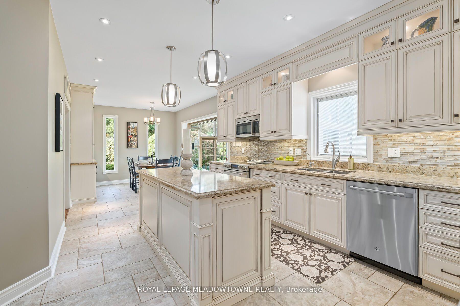 Photo 7 of 3 Meagan Drive, Halton Hills, Glen Williams — HOMEH
