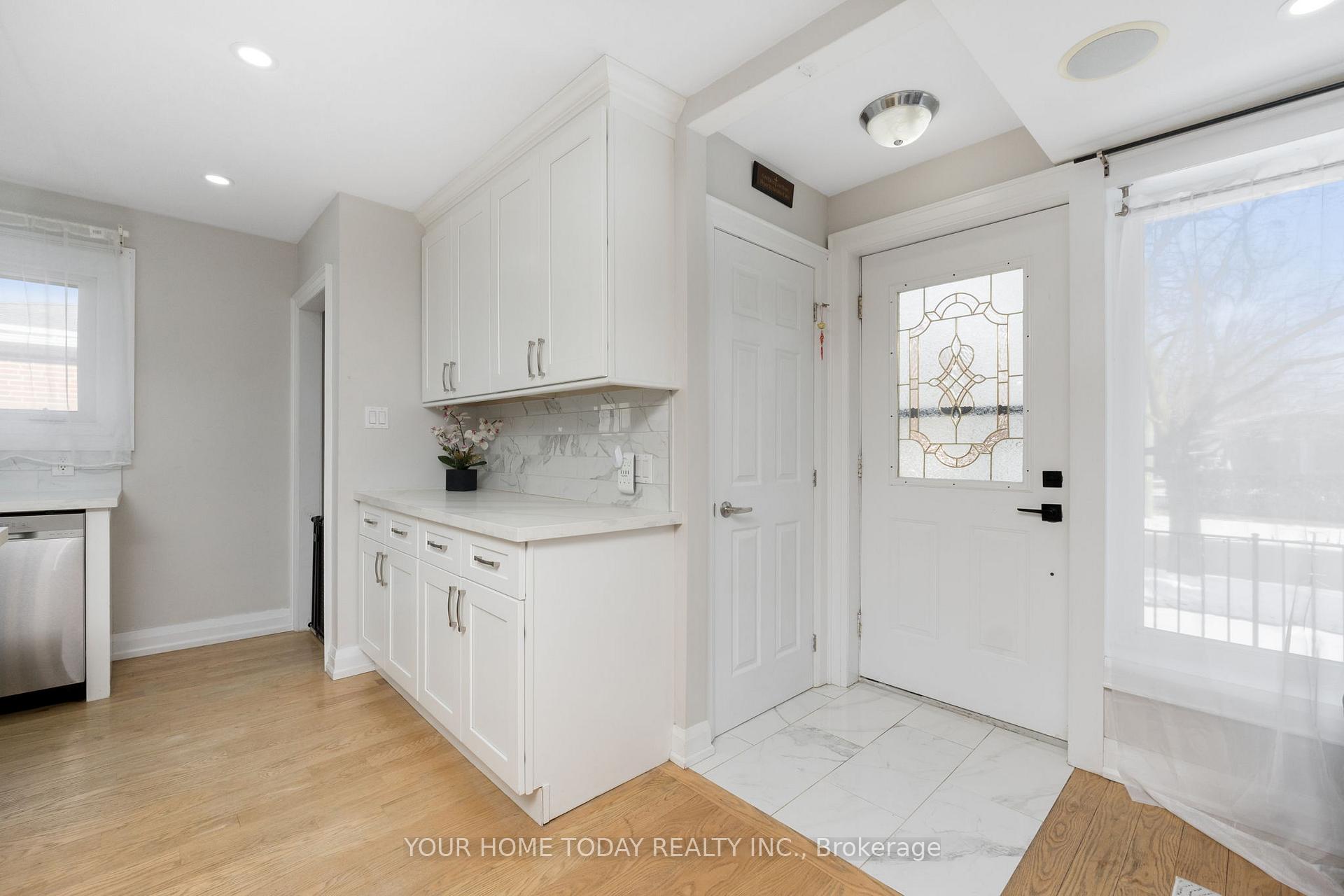 Photo 2 of 11 Weber Drive, Halton Hills, Georgetown — HOMEH