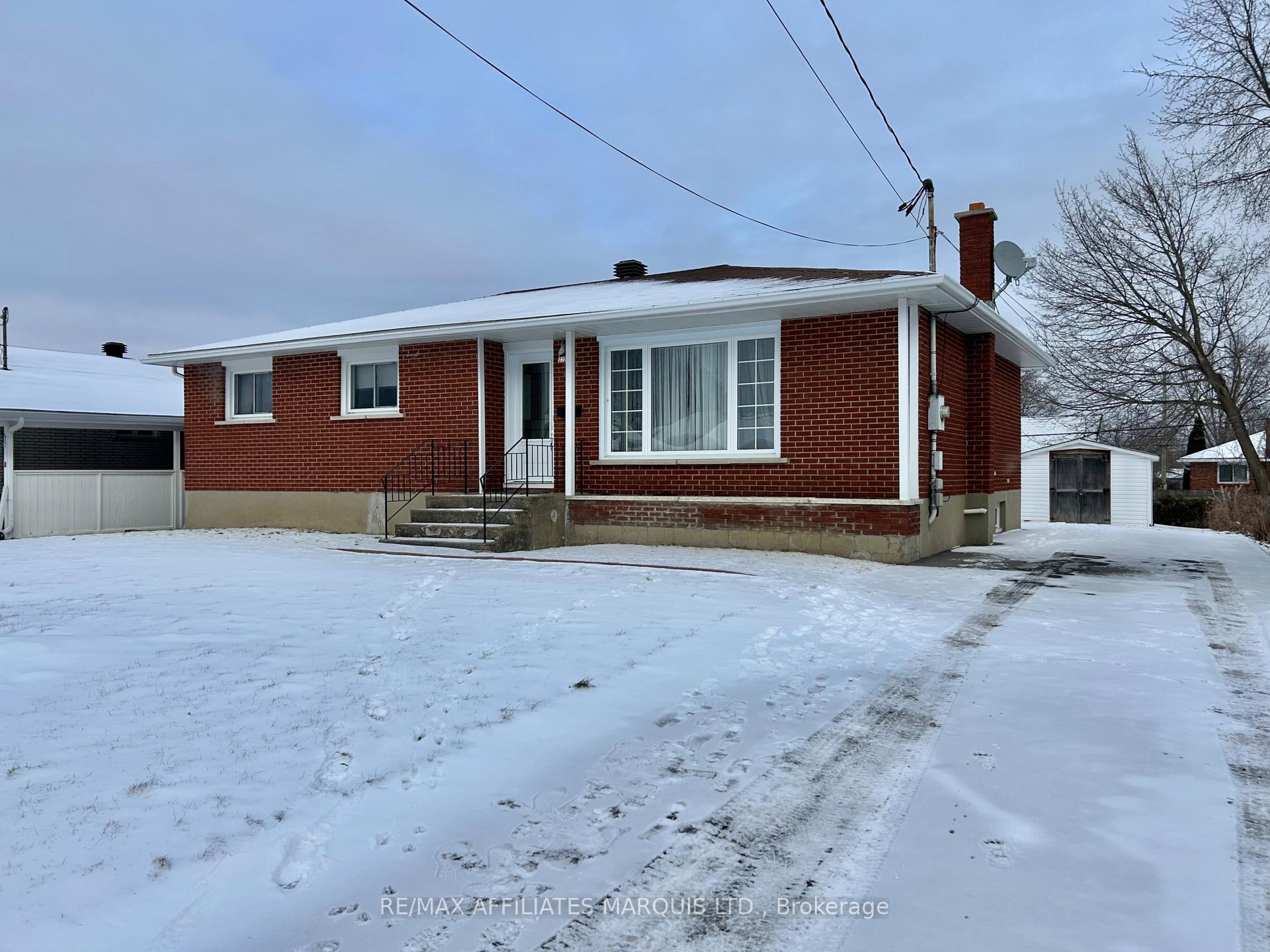 Photo 2 of 322 Jarvis Street, Cornwall — HOMEH