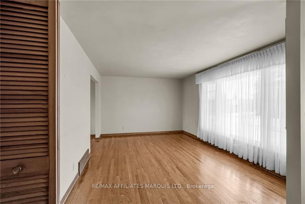 Photo 5 of 322 Jarvis Street, Cornwall — HOMEH
