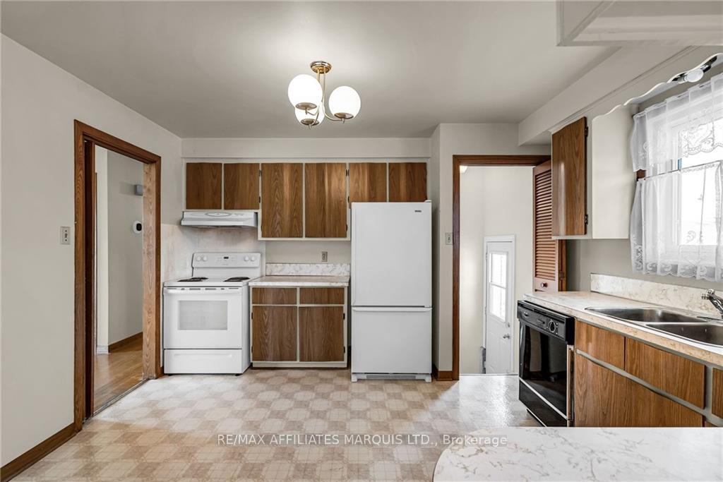 Photo 10 of 322 Jarvis Street, Cornwall — HOMEH