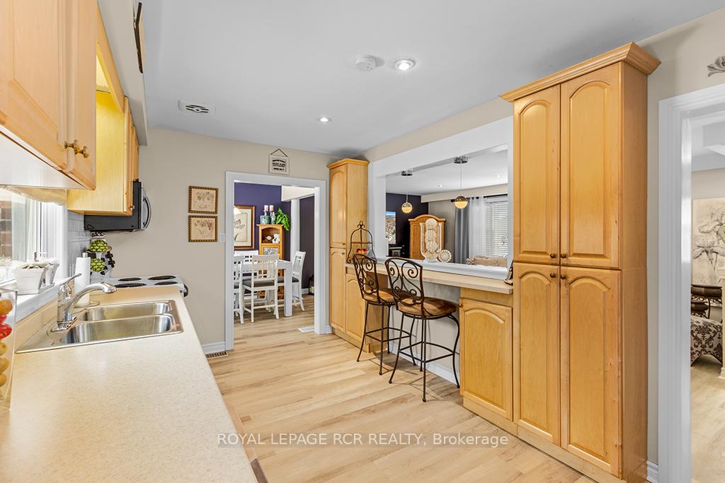 Photo 18 of 282 Maple Avenue, Halton Hills, Georgetown — HOMEH