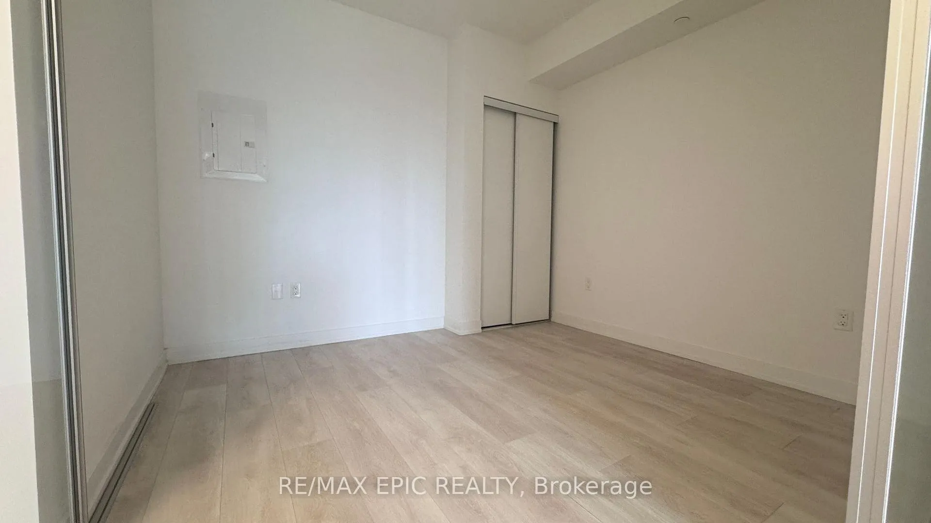 Photo 4 of Unit 511, 117 Broadway Avenue, Toronto, Mount Pleasant West — HOMEH