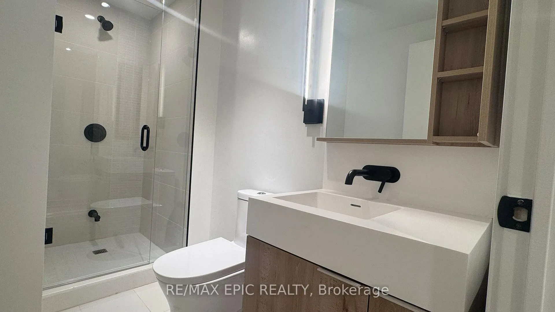 Photo 5 of Unit 511, 117 Broadway Avenue, Toronto, Mount Pleasant West — HOMEH