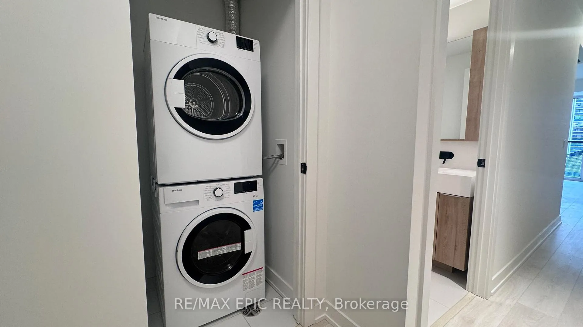 Photo 6 of Unit 511, 117 Broadway Avenue, Toronto, Mount Pleasant West — HOMEH