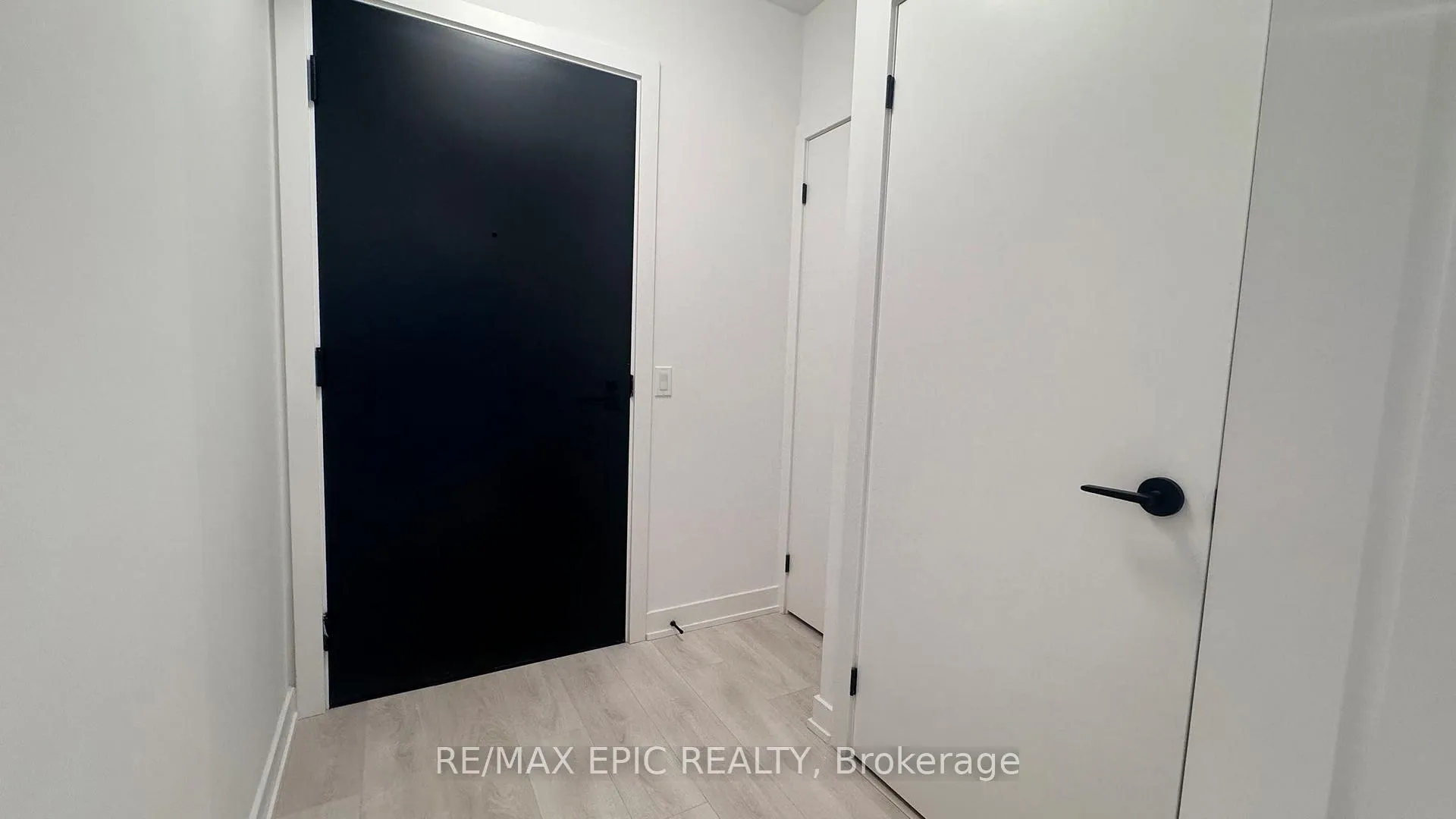 Photo 8 of Unit 511, 117 Broadway Avenue, Toronto, Mount Pleasant West — HOMEH