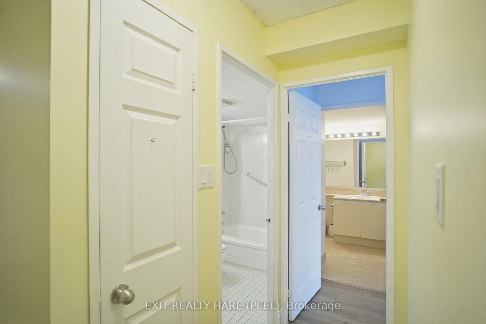 Photo 5 of Unit 407, 5 Lisa St, Brampton, Queen Street Corridor — HOMEH