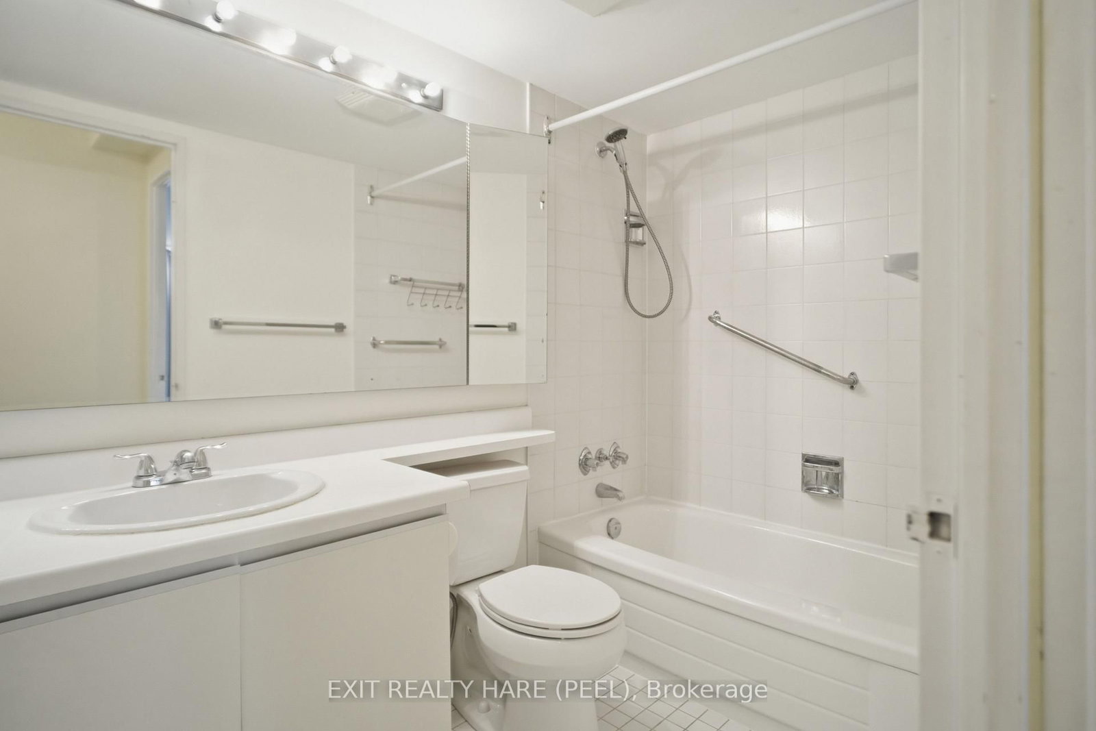 Photo 6 of Unit 407, 5 Lisa St, Brampton, Queen Street Corridor — HOMEH