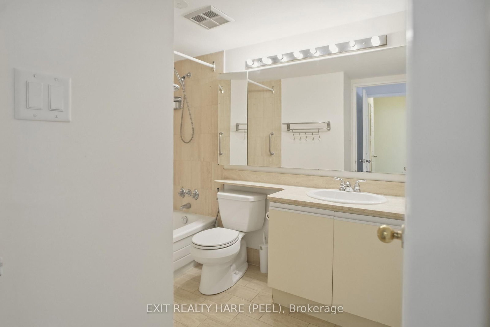 Photo 7 of Unit 407, 5 Lisa St, Brampton, Queen Street Corridor — HOMEH