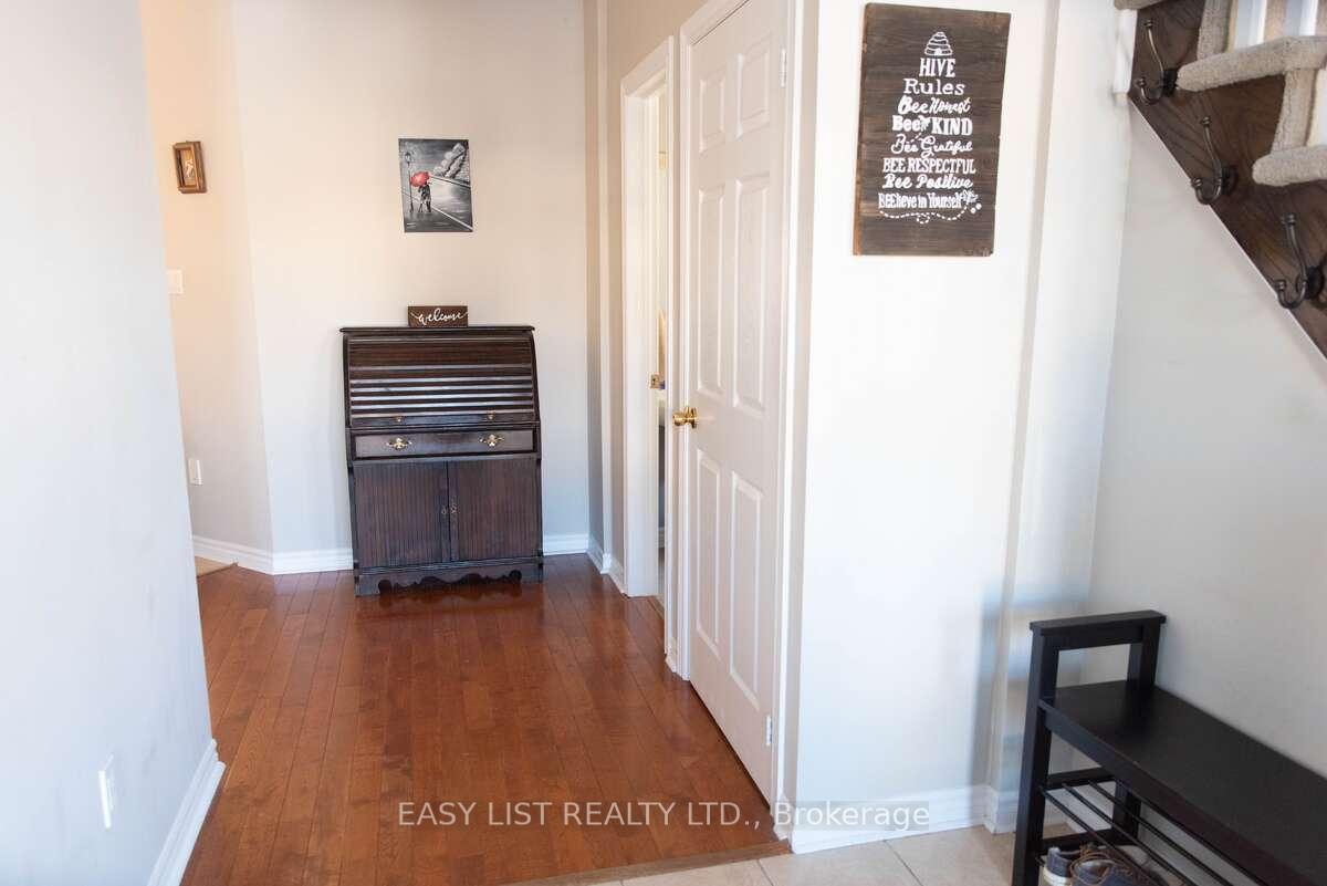 Photo 3 of 27 Laurelbank Crescent, Georgina, Keswick North — HOMEH