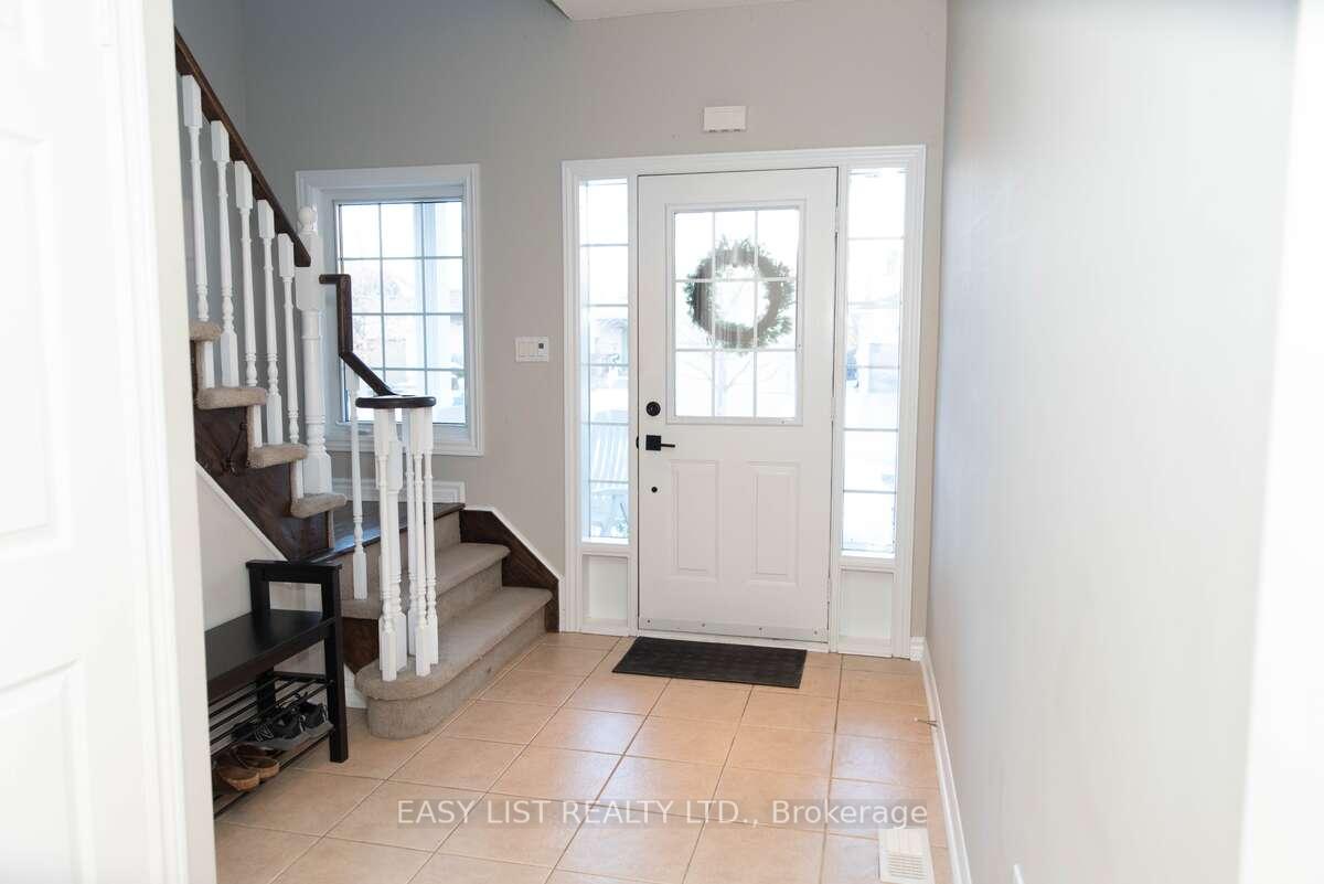 Photo 9 of 27 Laurelbank Crescent, Georgina, Keswick North — HOMEH