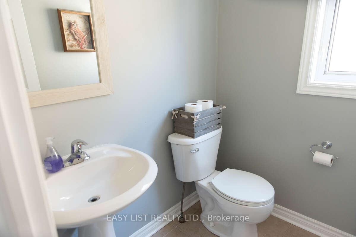 Photo 10 of 27 Laurelbank Crescent, Georgina, Keswick North — HOMEH