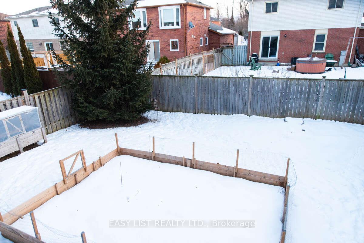 Photo 21 of 27 Laurelbank Crescent, Georgina, Keswick North — HOMEH