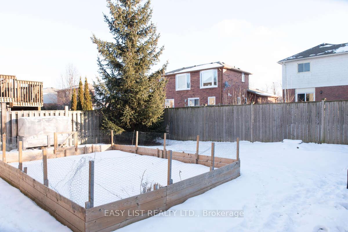 Photo 22 of 27 Laurelbank Crescent, Georgina, Keswick North — HOMEH