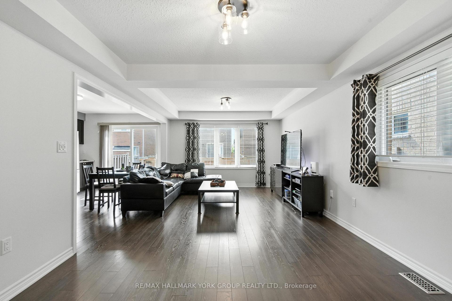 Photo 7 of 40 Hutt Crescent, Aurora, Bayview Northeast — HOMEH