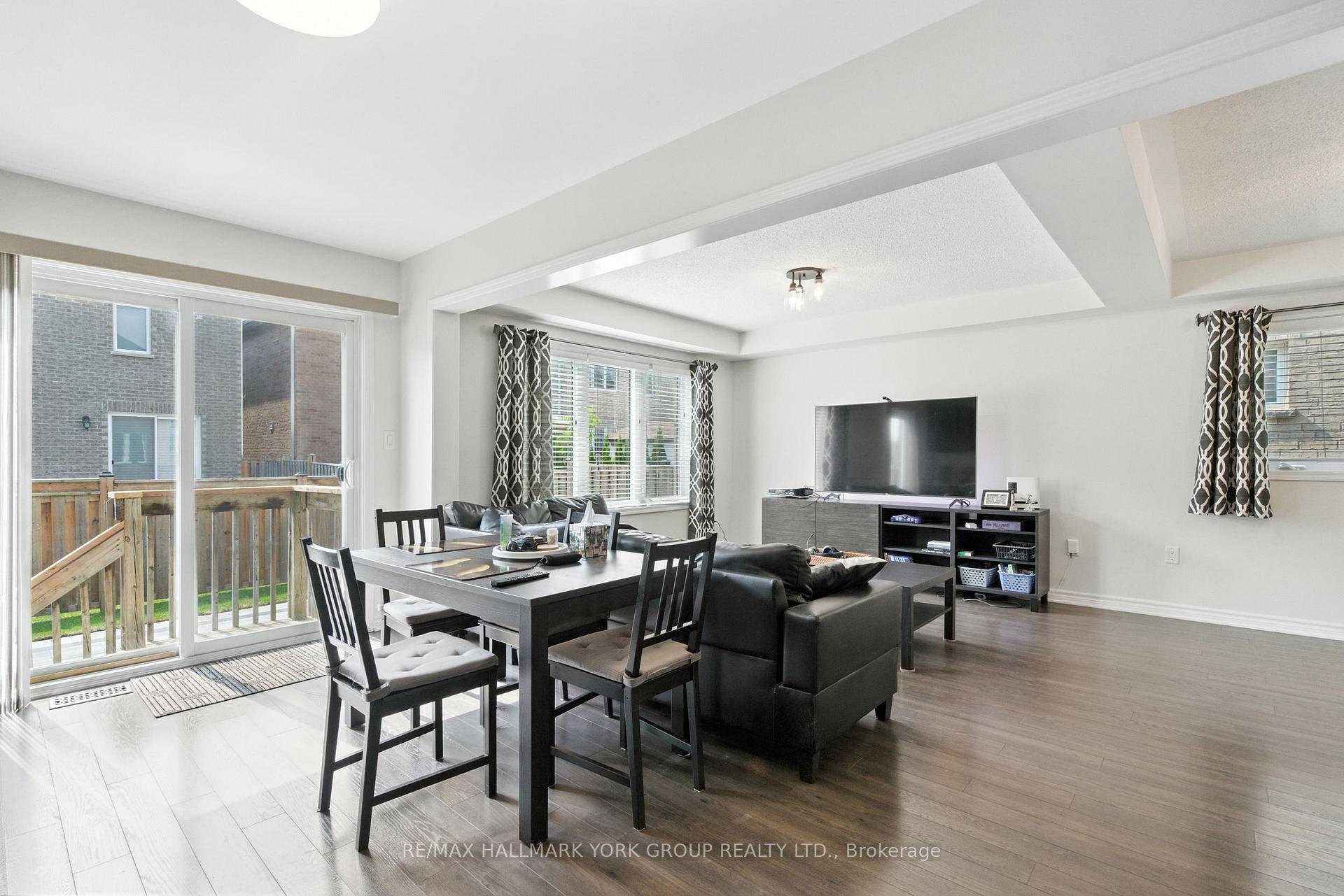 Photo 9 of 40 Hutt Crescent, Aurora, Bayview Northeast — HOMEH