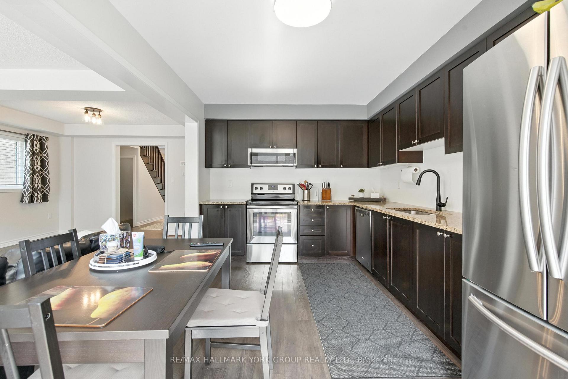 Photo 11 of 40 Hutt Crescent, Aurora, Bayview Northeast — HOMEH