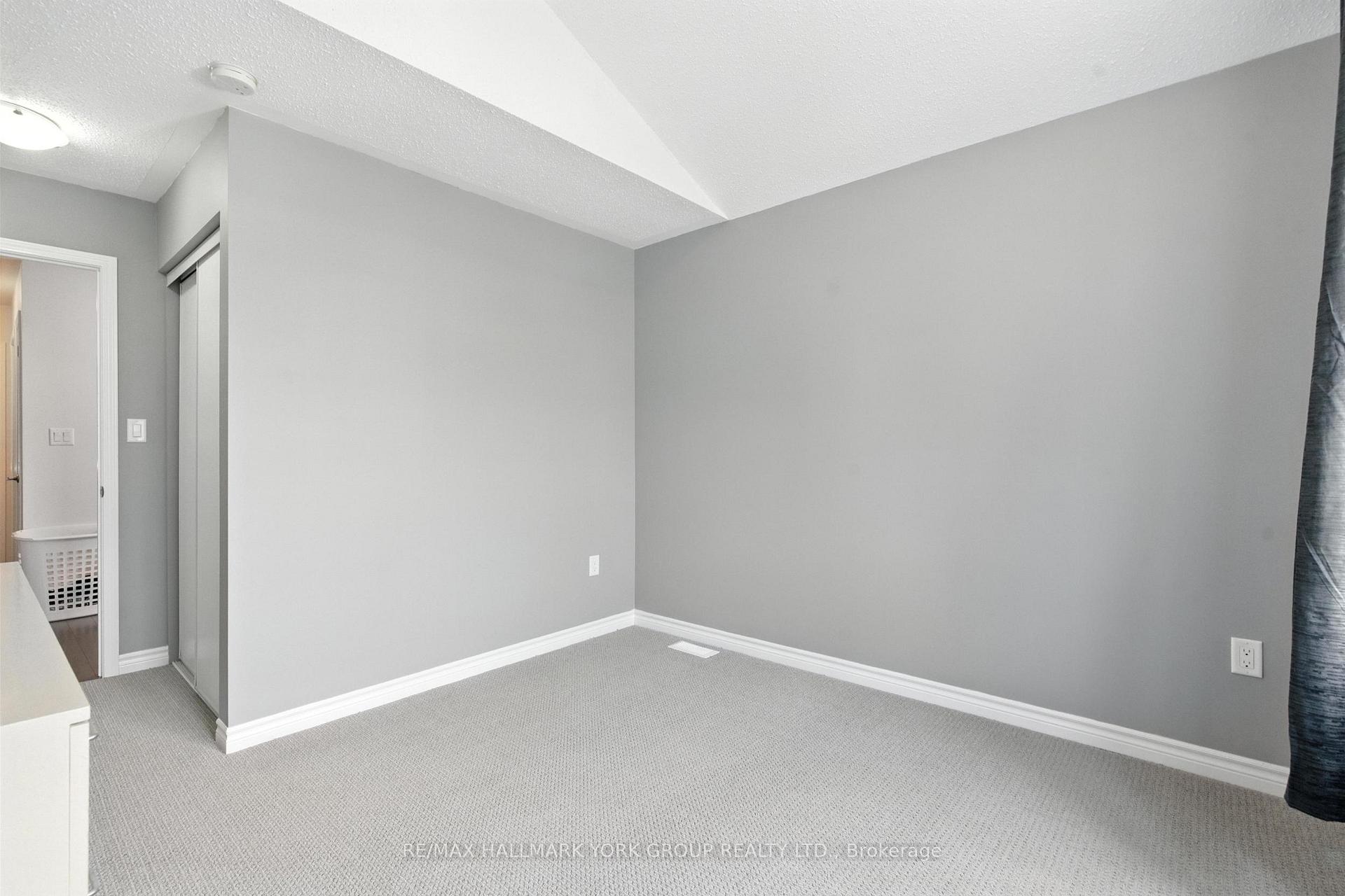 Photo 14 of 40 Hutt Crescent, Aurora, Bayview Northeast — HOMEH