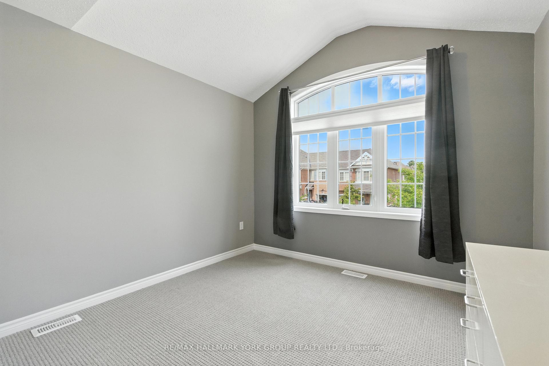 Photo 23 of 40 Hutt Crescent, Aurora, Bayview Northeast — HOMEH