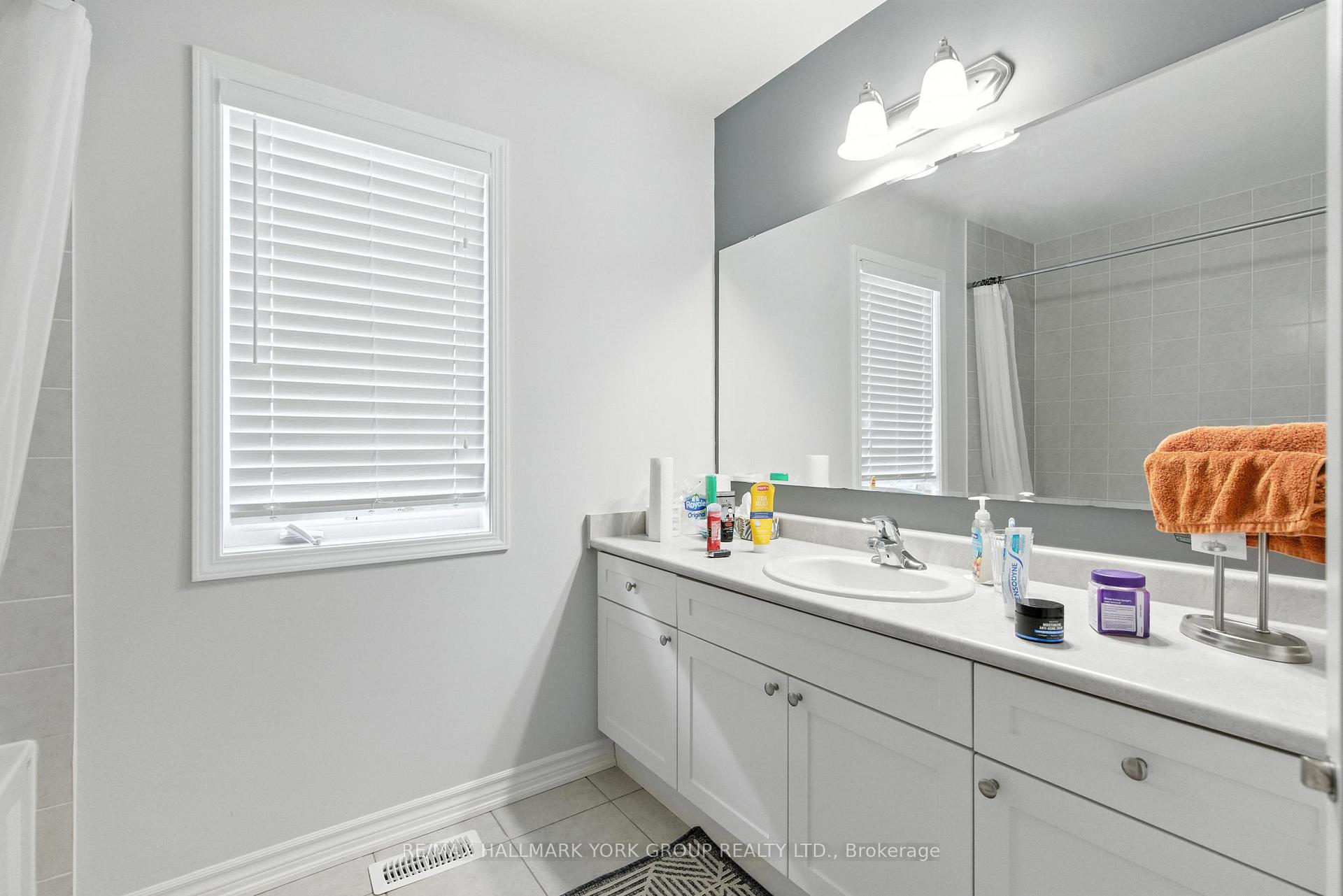 Photo 15 of 40 Hutt Crescent, Aurora, Bayview Northeast — HOMEH