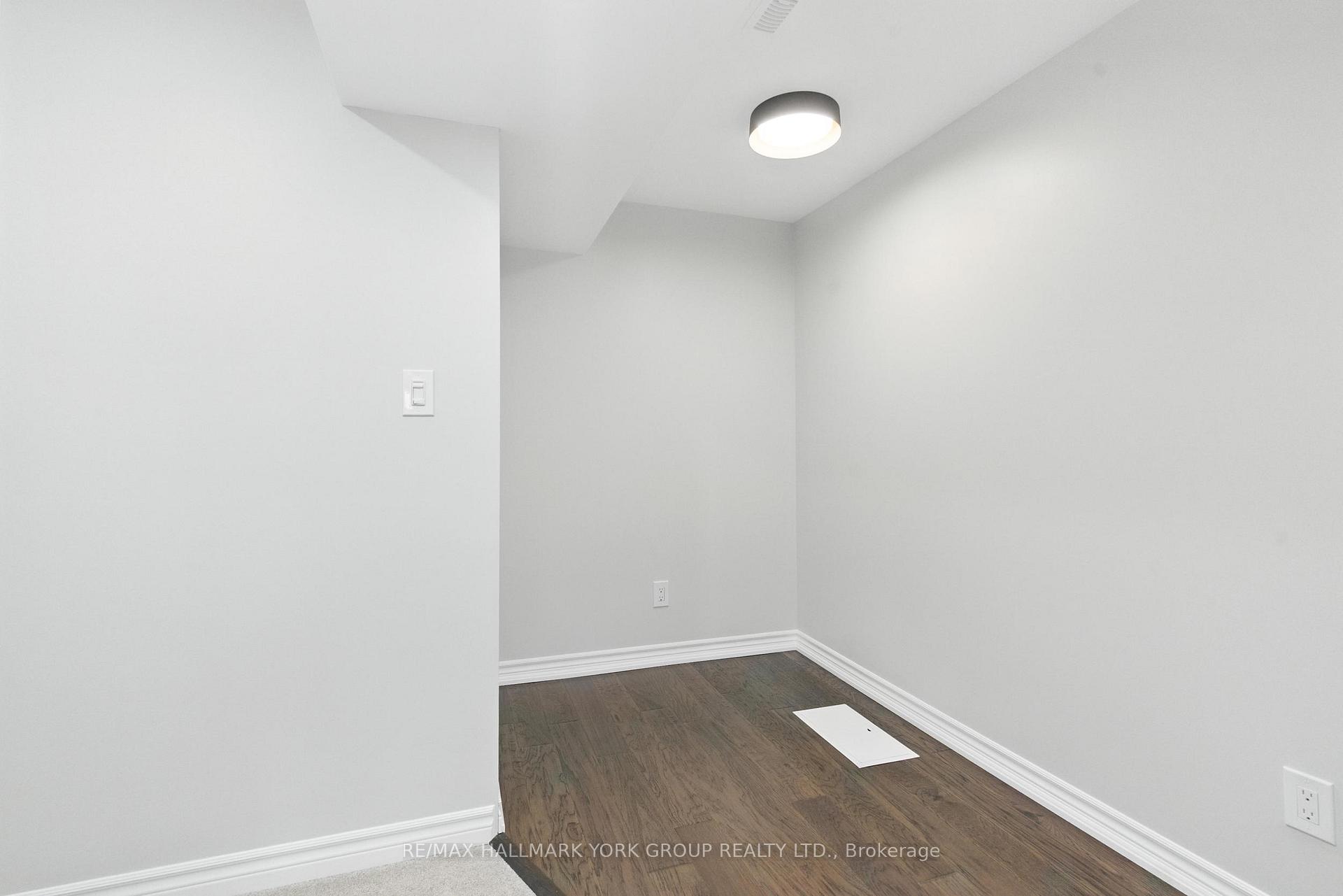 Photo 26 of 40 Hutt Crescent, Aurora, Bayview Northeast — HOMEH