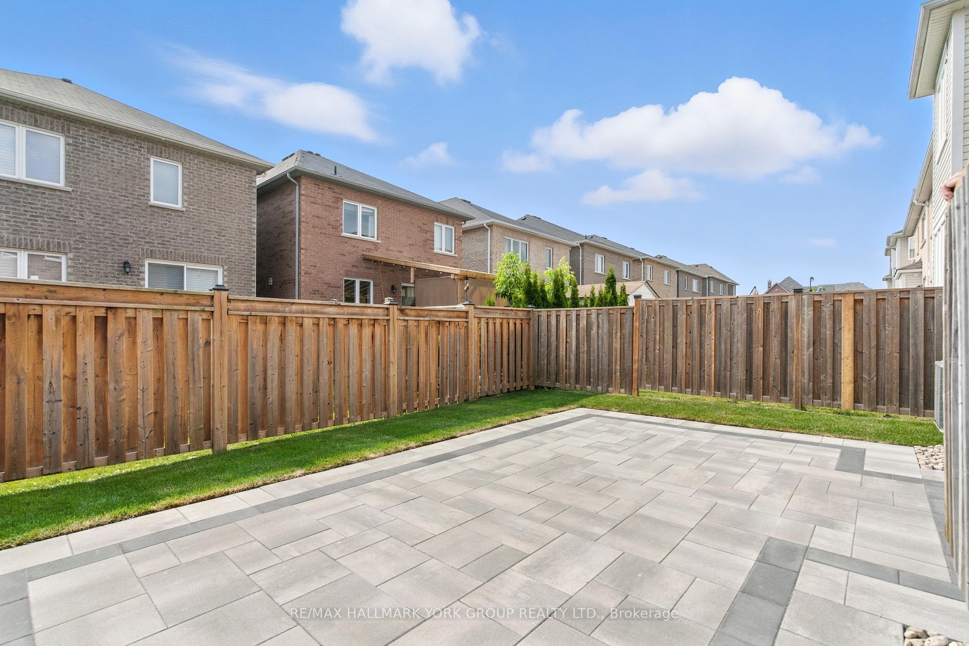 Photo 34 of 40 Hutt Crescent, Aurora, Bayview Northeast — HOMEH