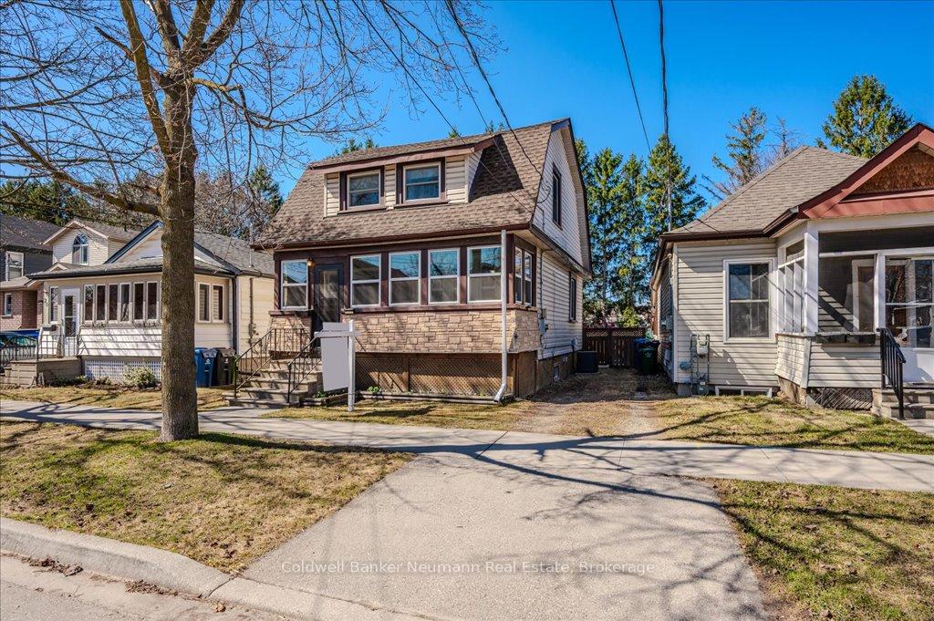 Front of 22 Simcoe Street