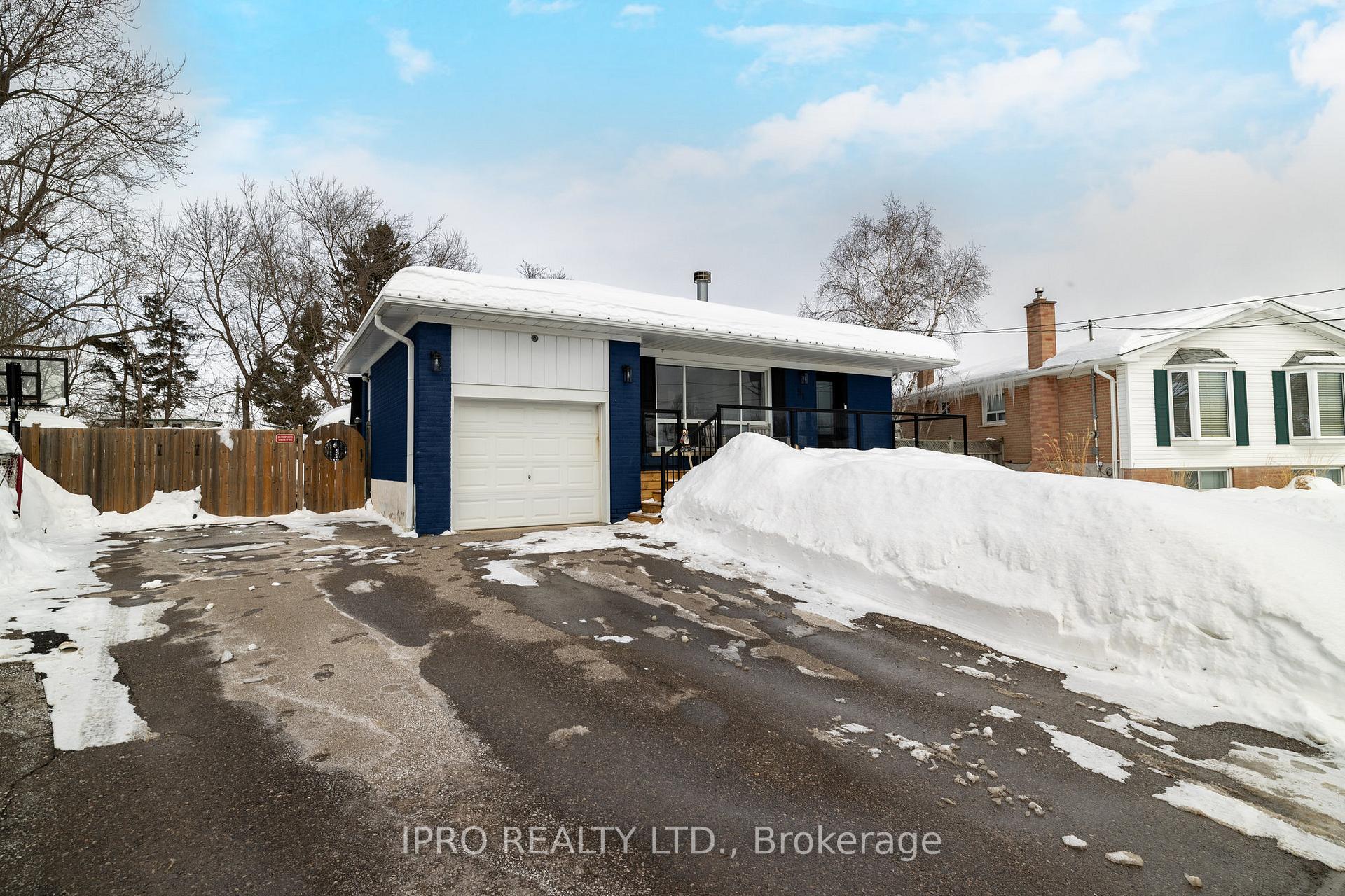 Photo 4 of 51 Stockman Crescent, Halton Hills, Georgetown — HOMEH