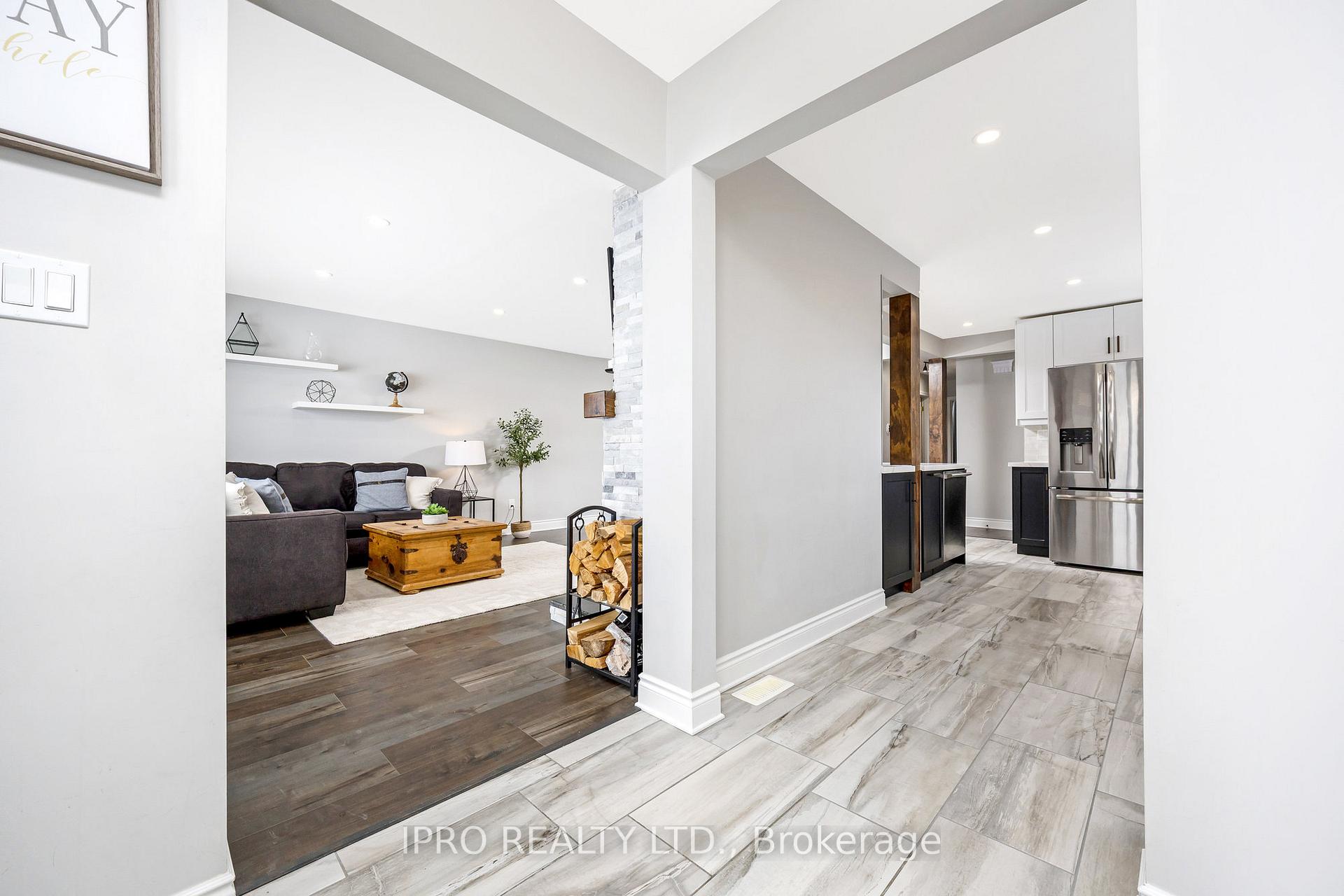 Photo 7 of 51 Stockman Crescent, Halton Hills, Georgetown — HOMEH