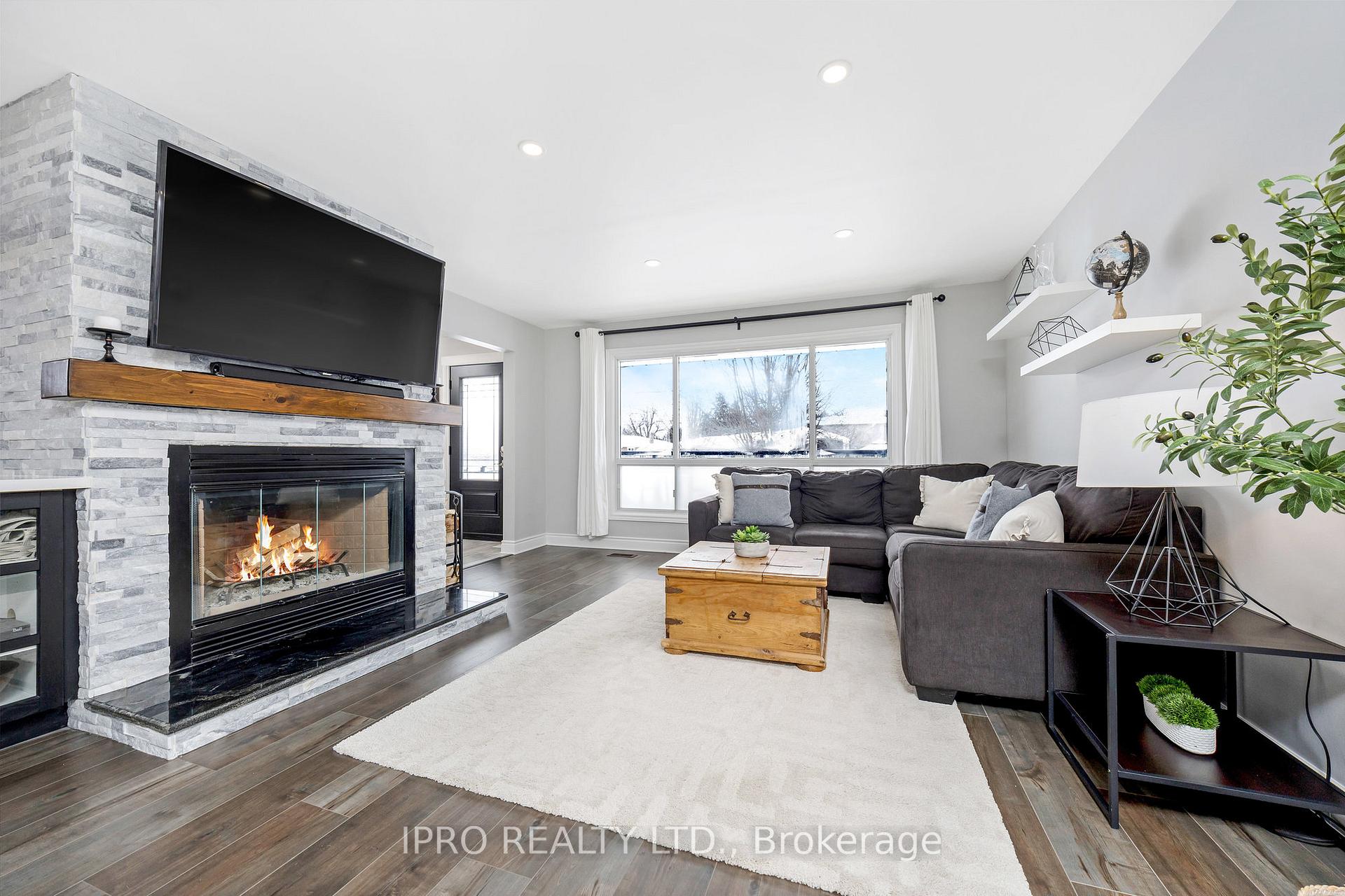 Photo 9 of 51 Stockman Crescent, Halton Hills, Georgetown — HOMEH