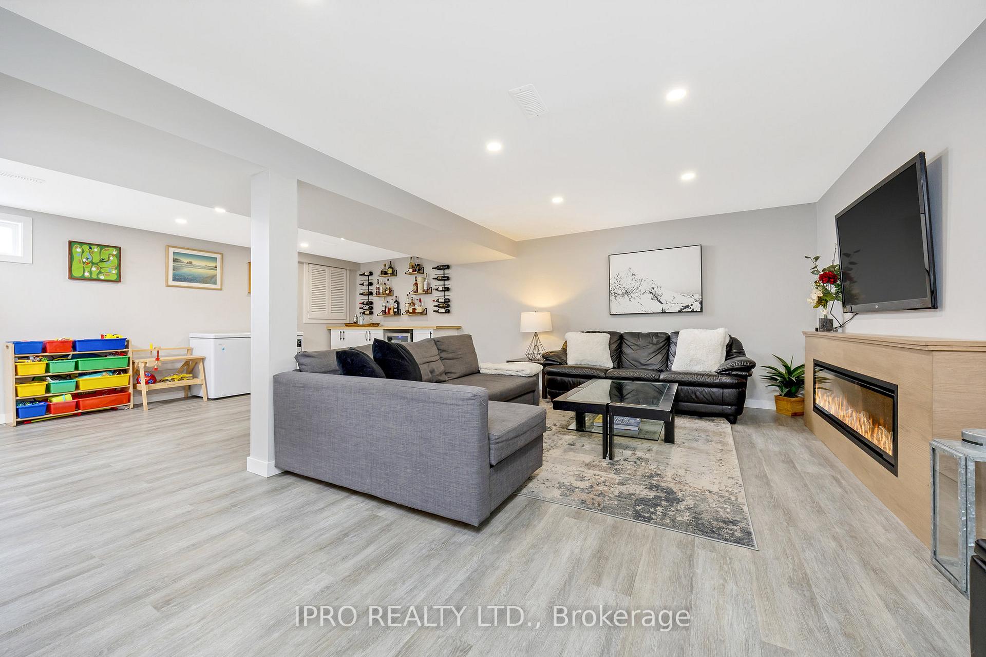 Photo 31 of 51 Stockman Crescent, Halton Hills, Georgetown — HOMEH