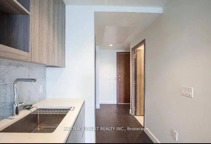 Photo 4 of Unit 2005, 95 McMahon Drive, North York, Bayview Village — HOMEH