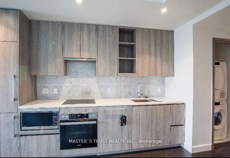 Photo 5 of Unit 2005, 95 McMahon Drive, North York, Bayview Village — HOMEH