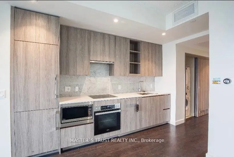 Photo 6 of Unit 2005, 95 McMahon Drive, North York, Bayview Village — HOMEH
