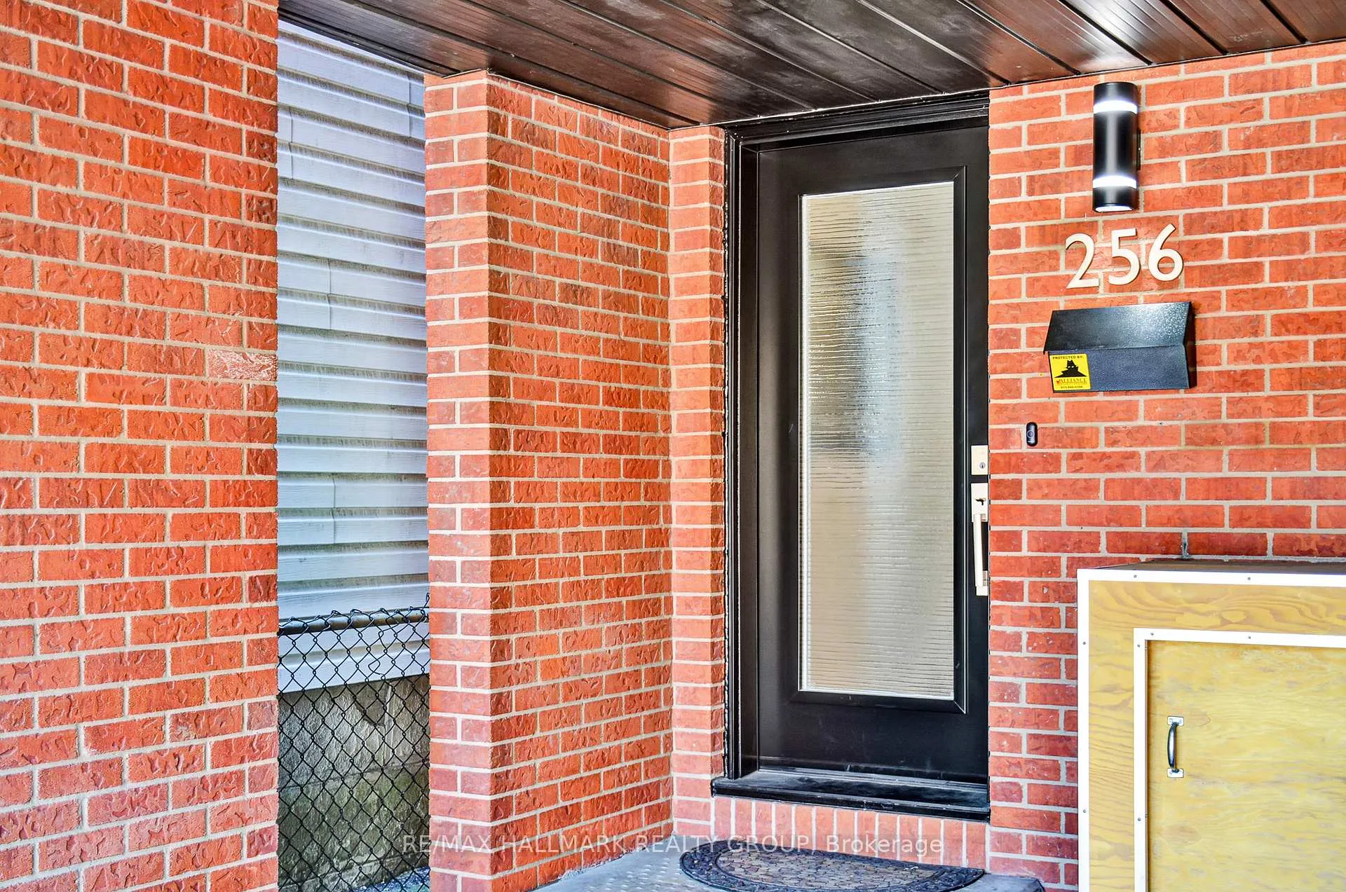 Photo 2 of 256 Bruyere Street, Ottawa, Lower Town — HOMEH