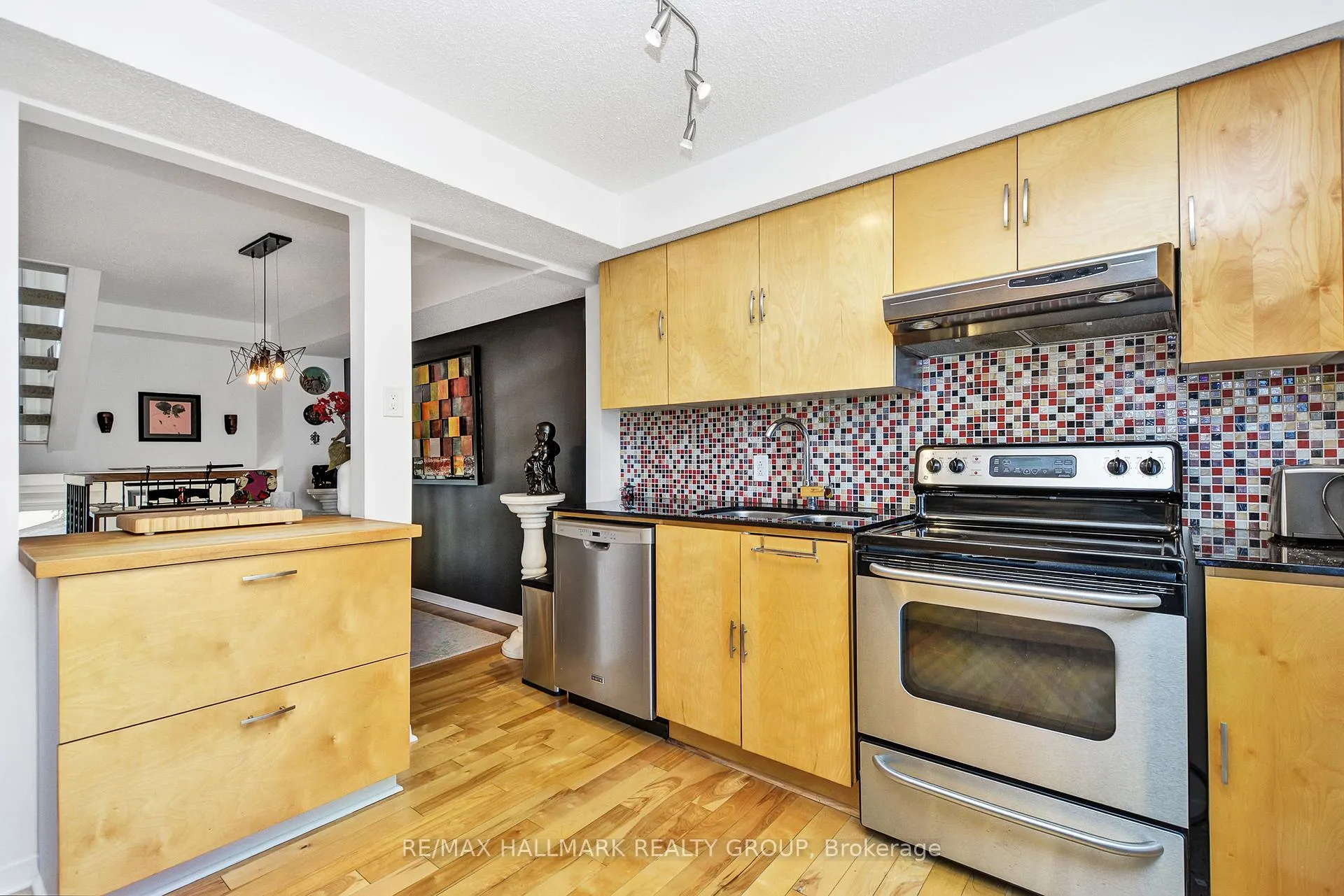 Photo 17 of 256 Bruyere Street, Ottawa, Lower Town — HOMEH