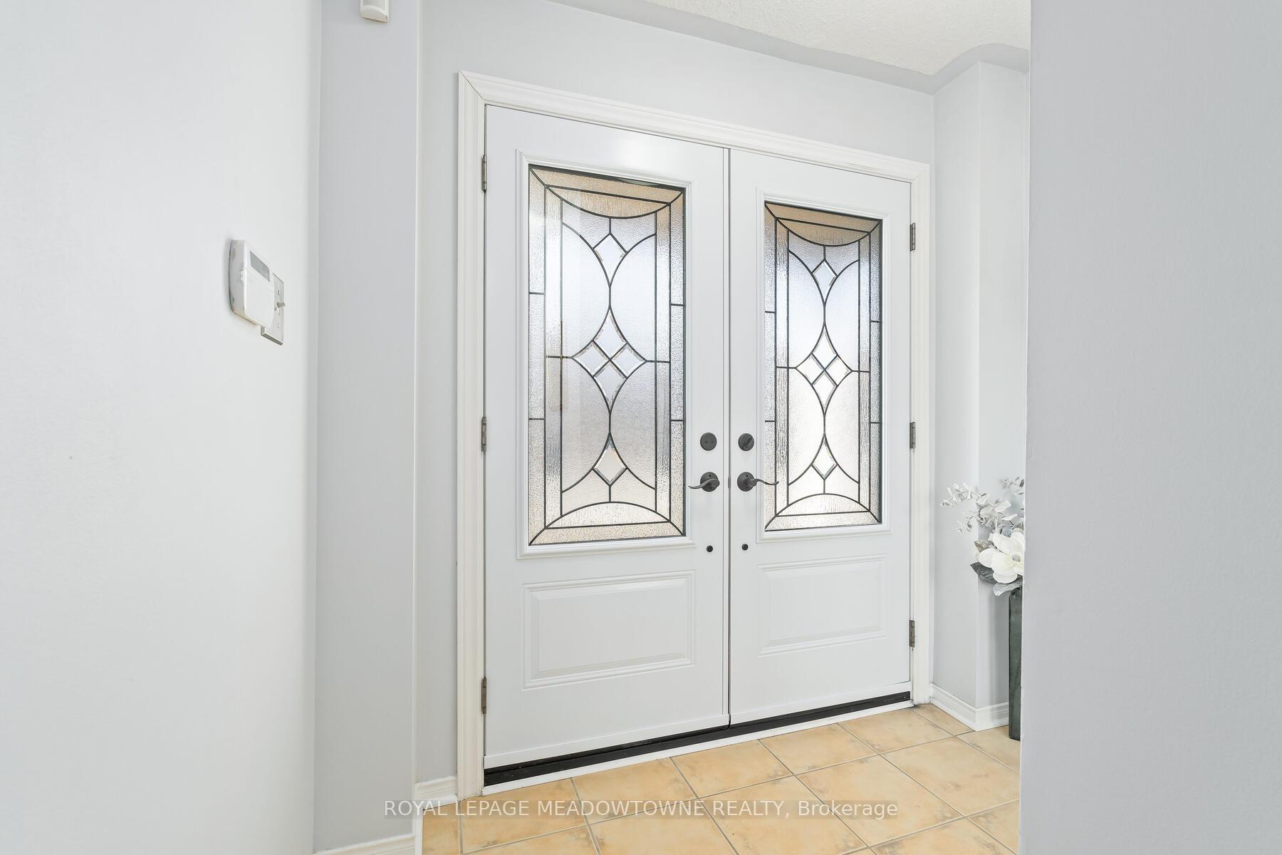 Photo 4 of 53 Bradley Drive, Halton Hills, Georgetown — HOMEH