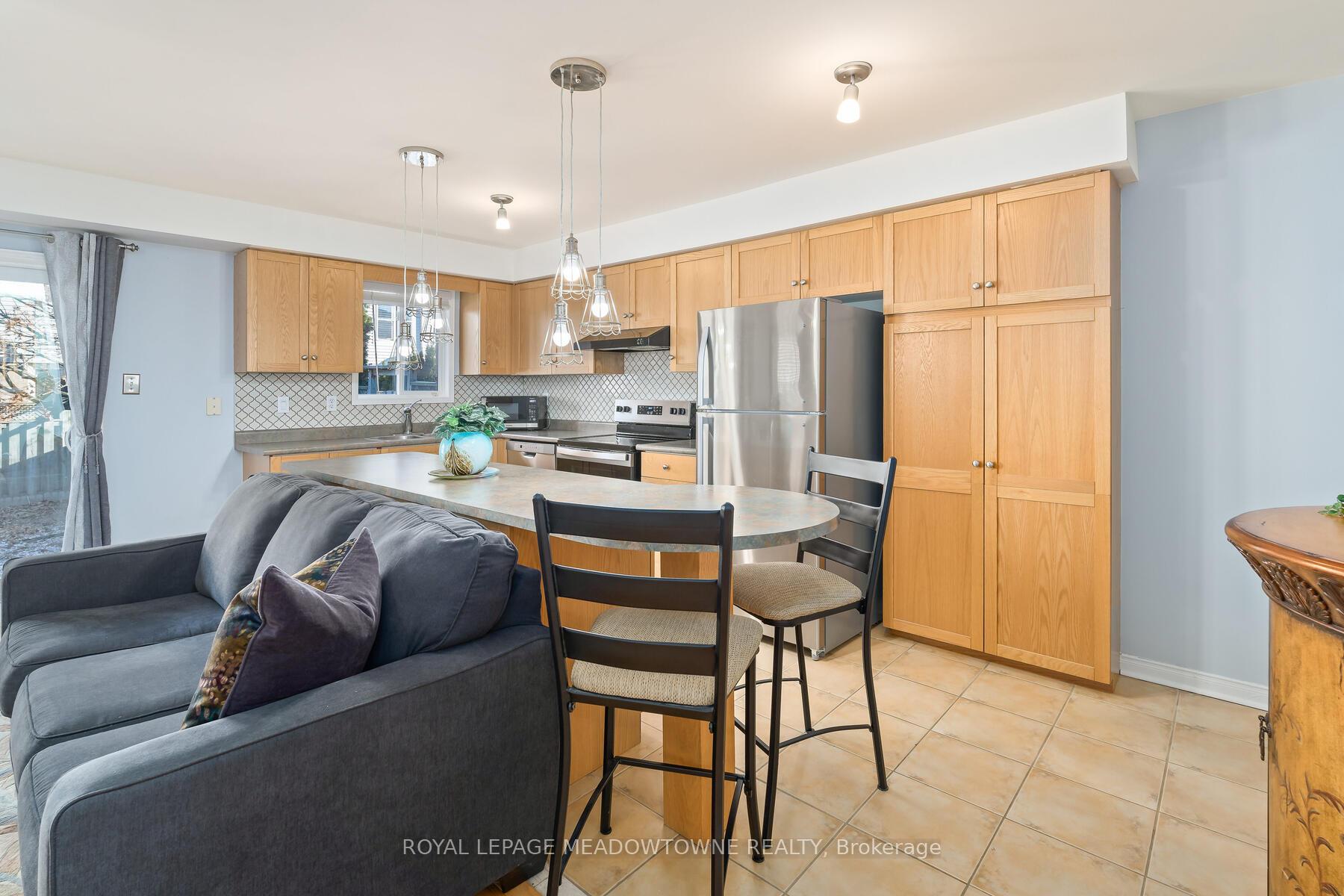 Photo 14 of 53 Bradley Drive, Halton Hills, Georgetown — HOMEH