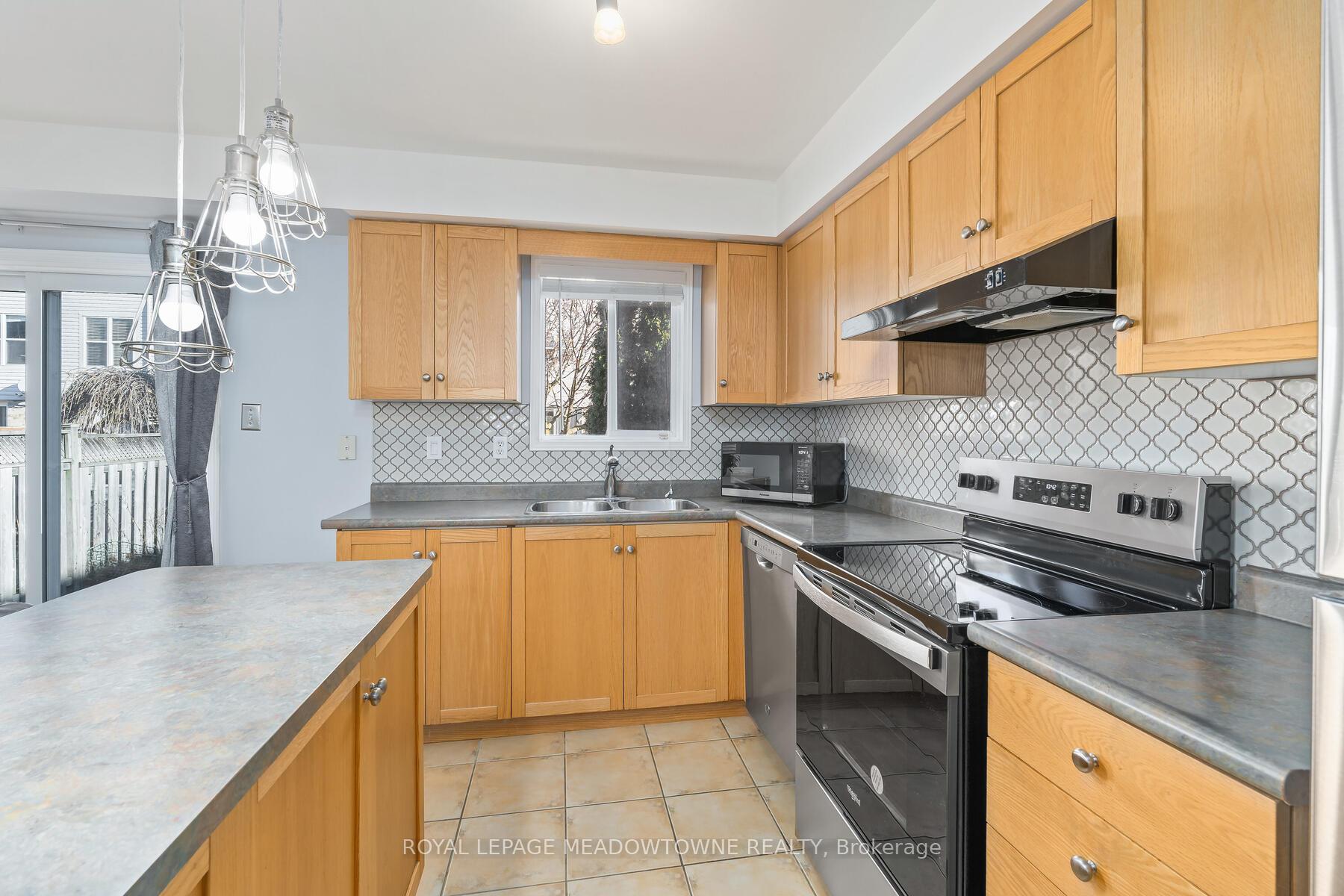 Photo 16 of 53 Bradley Drive, Halton Hills, Georgetown — HOMEH